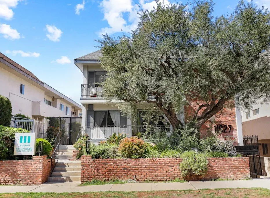 11927 Kiowa St, Brentwood: 9-unit apartment building