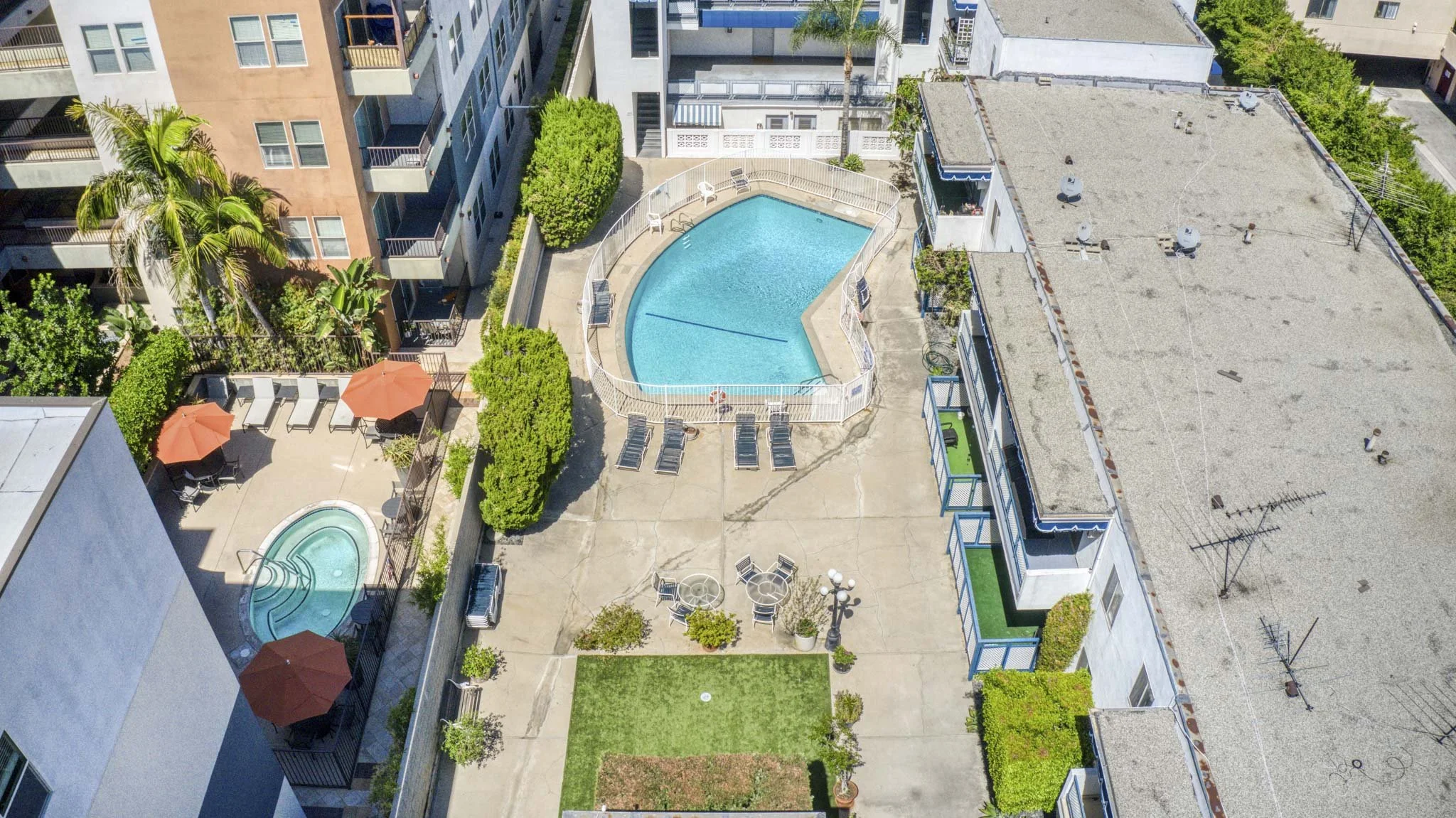 12015 Kling St, Valley Village  -  HsHProd-16.JPG