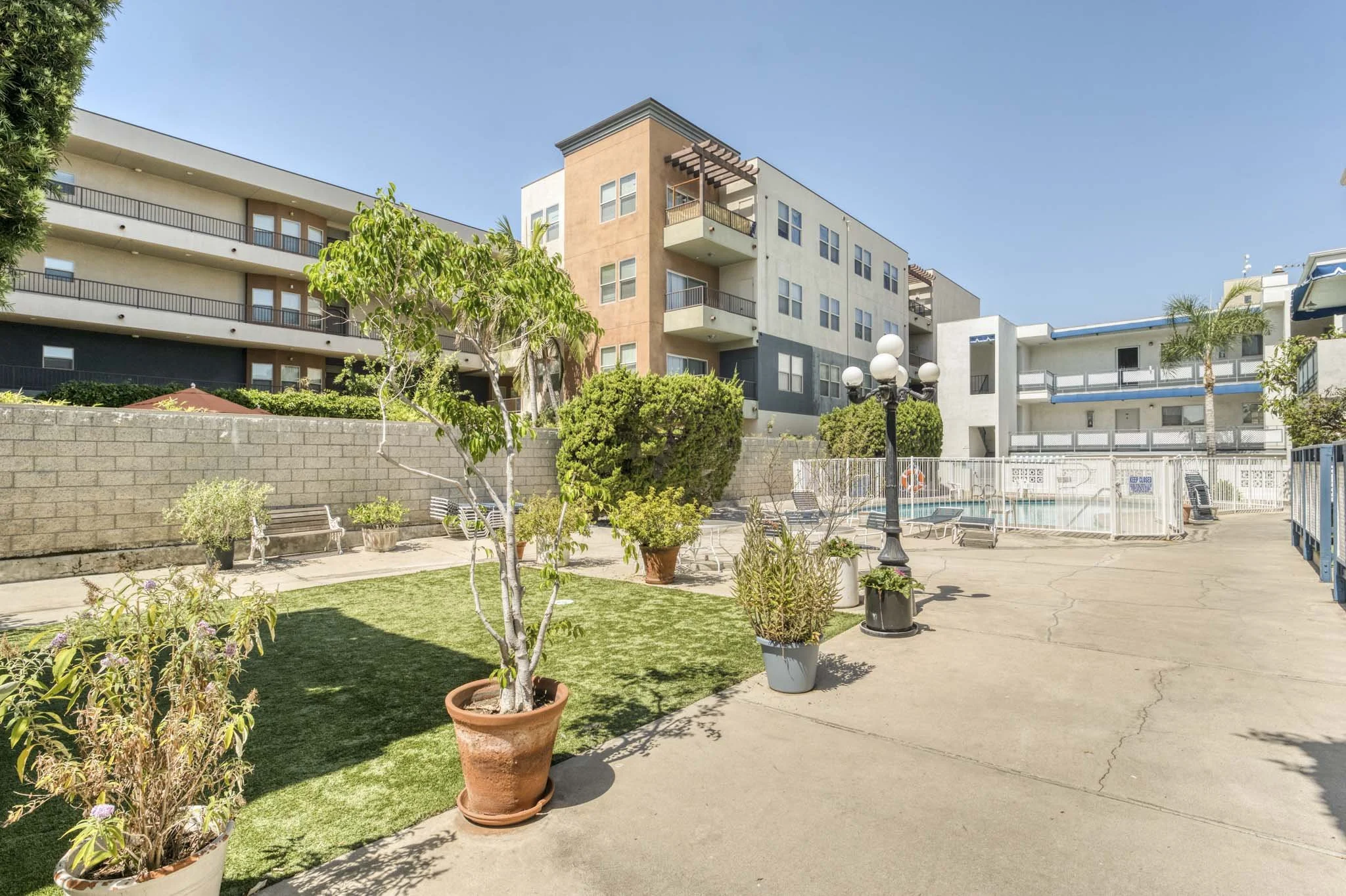 12015 Kling St, Valley Village  -  HsHProd-19.JPG