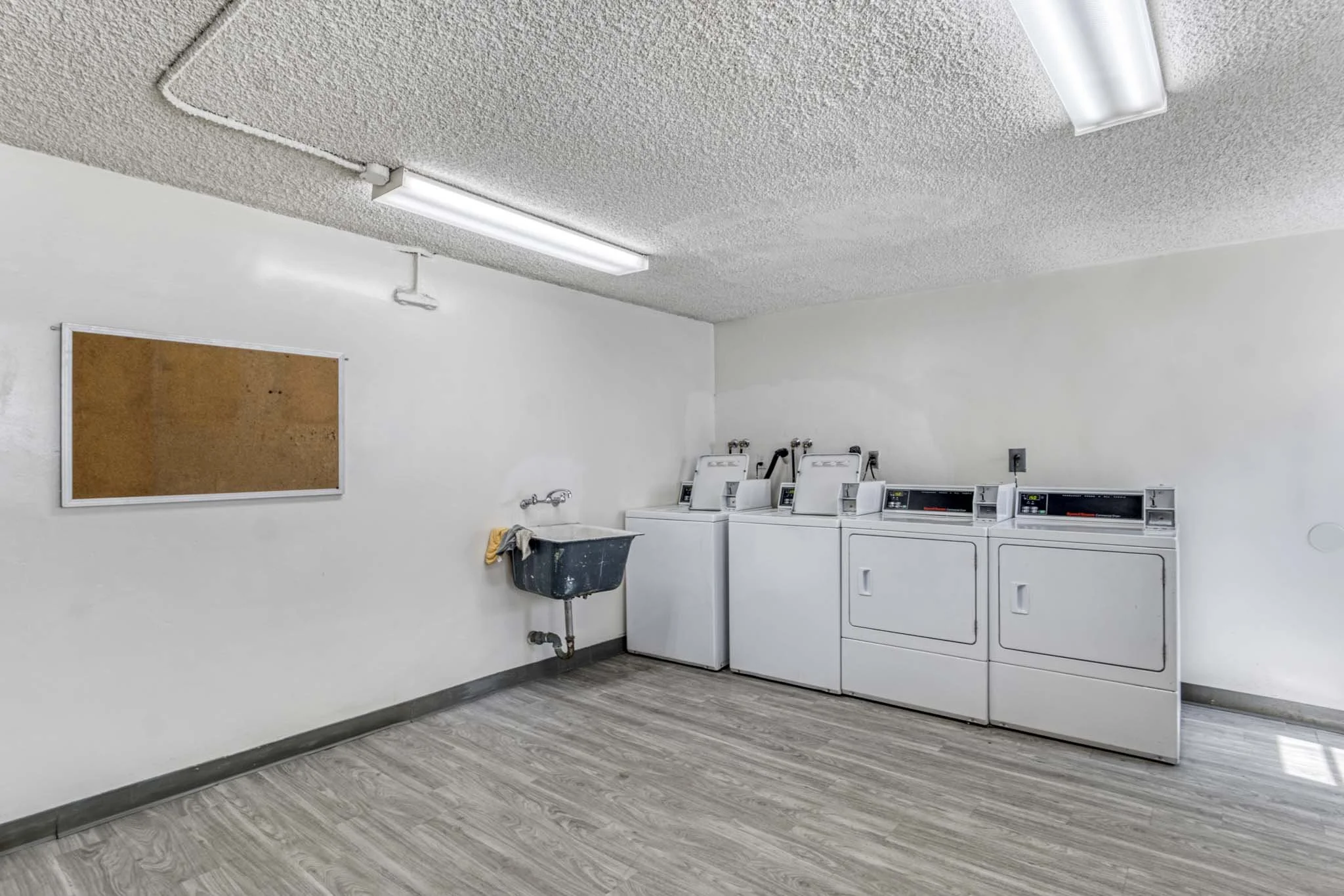 12015 Kling St, Valley Village  -  HsHProd-29.JPG