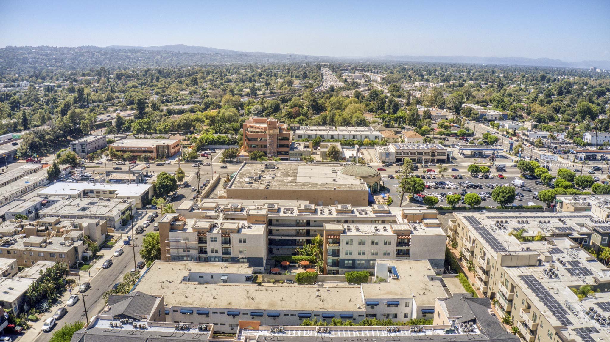 12015 Kling St, Valley Village  -  HsHProd-14.JPG