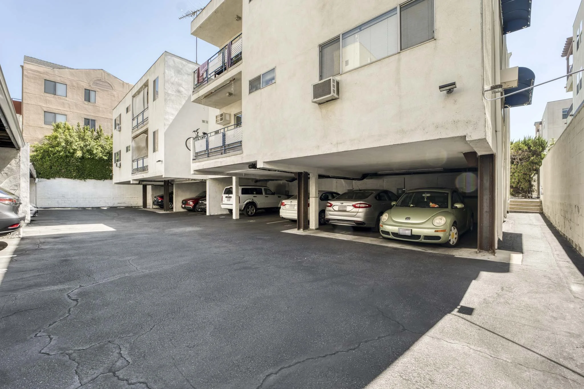 12015 Kling St, Valley Village  -  HsHProd-32.JPG