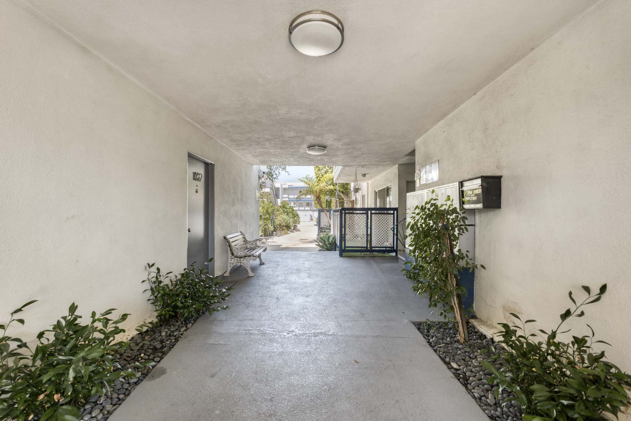 12015 Kling St, Valley Village  -  HsHProd-17.JPG