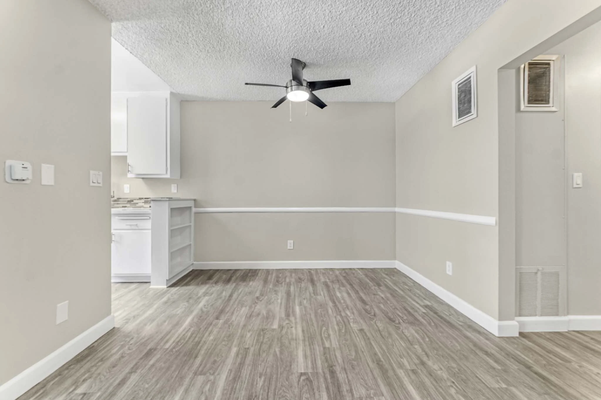 12015 Kling St, Valley Village  -  HsHProd-65.JPG