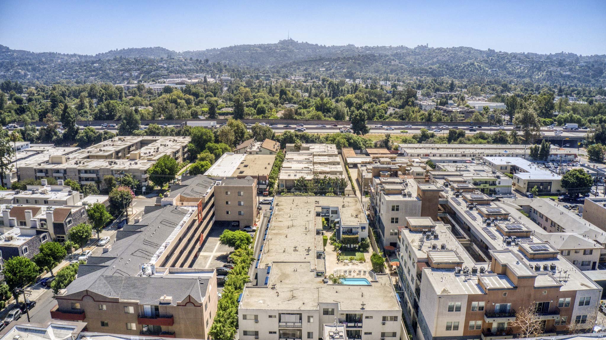 12015 Kling St, Valley Village  -  HsHProd-11.JPG