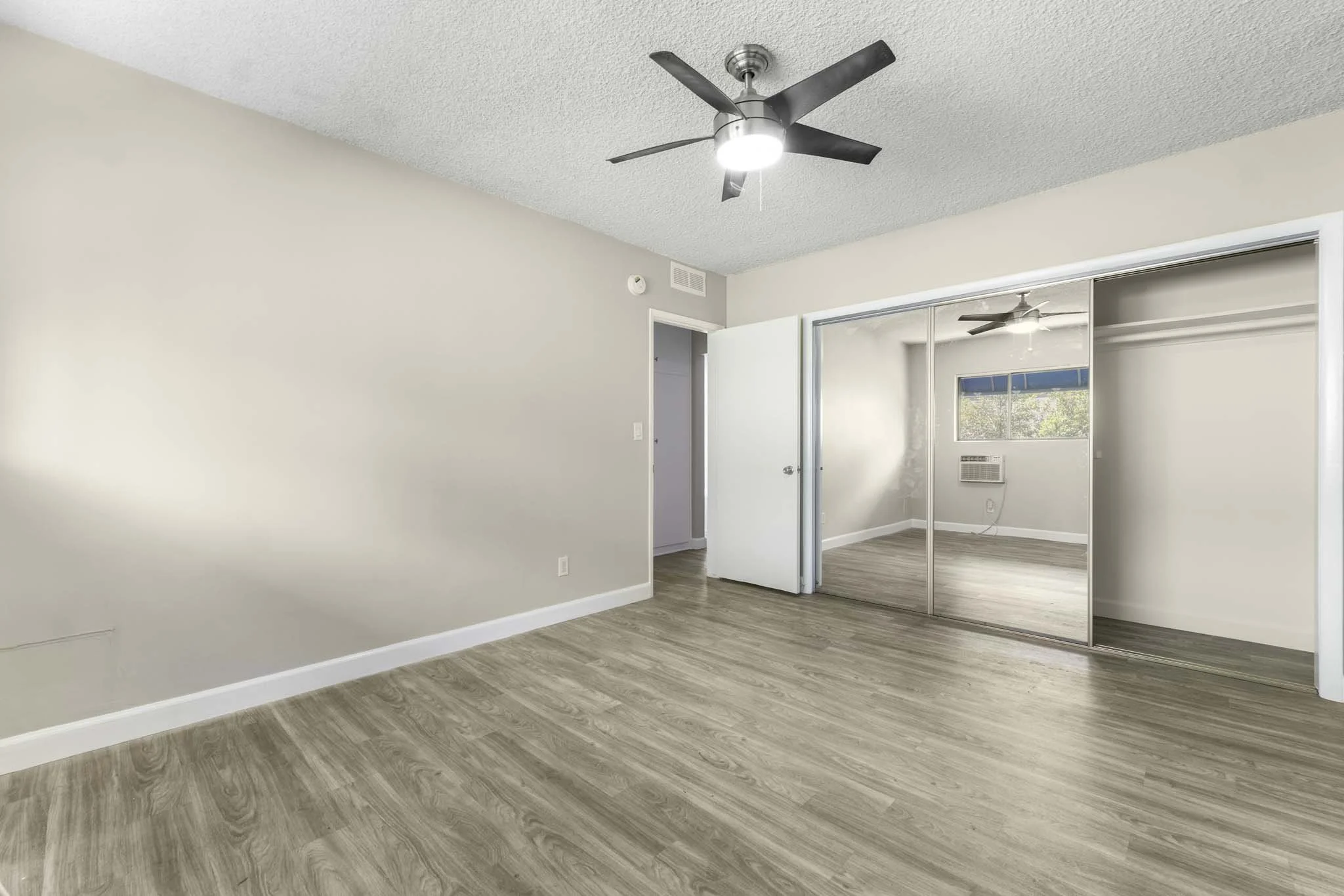 12015 Kling St, Valley Village  -  HsHProd-55.JPG