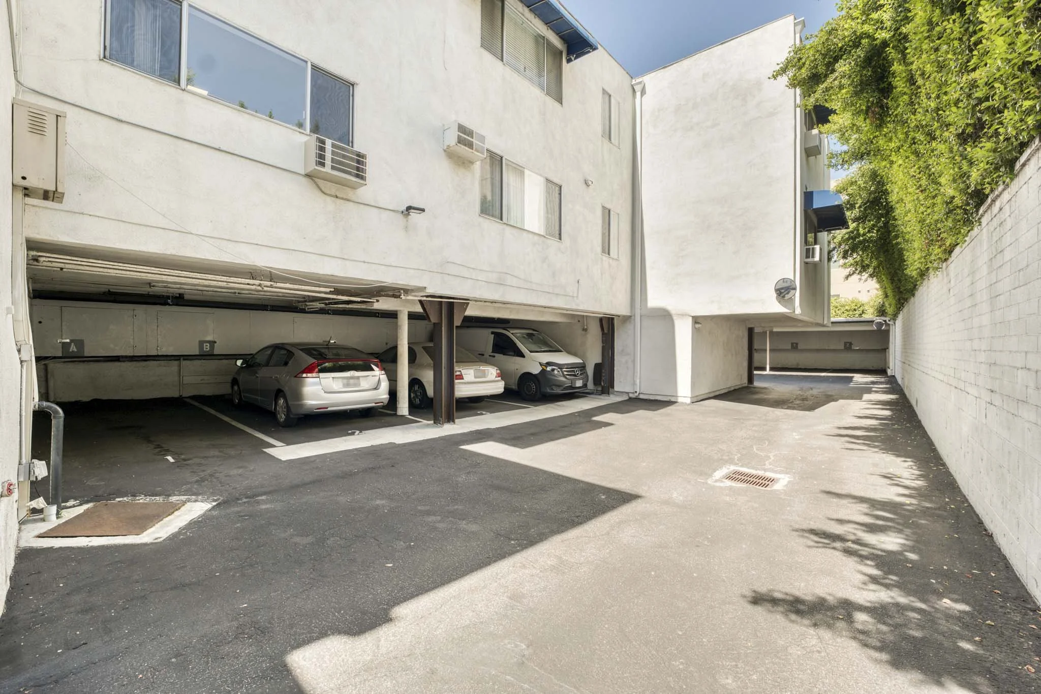 12015 Kling St, Valley Village  -  HsHProd-37.JPG