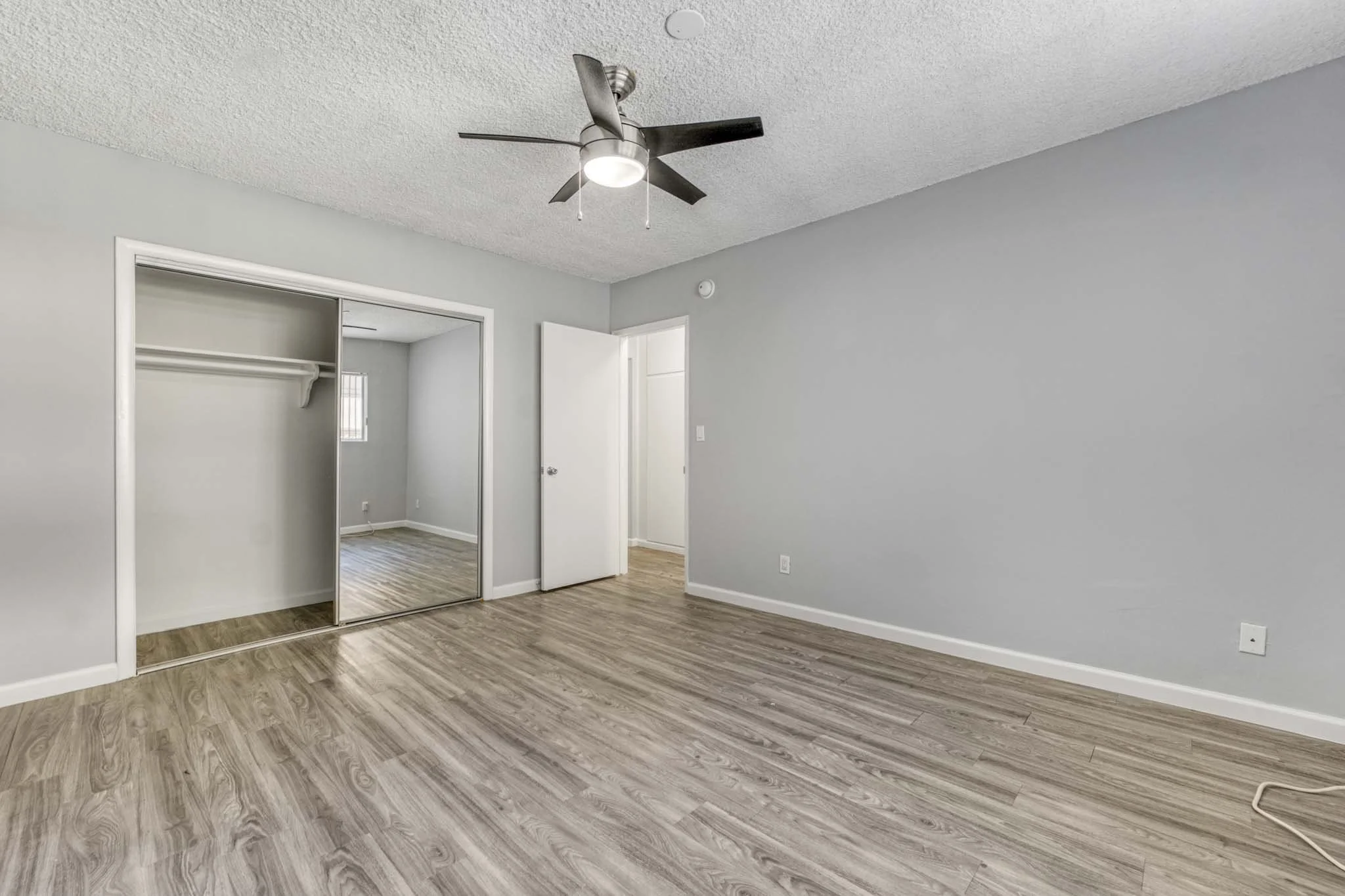 12015 Kling St, Valley Village  -  HsHProd-39.JPG