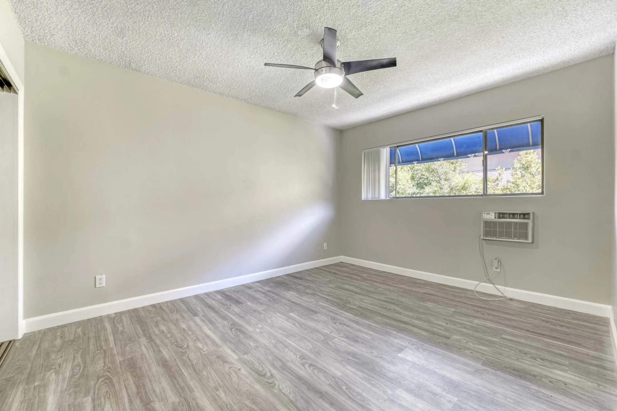 12015 Kling St, Valley Village  -  HsHProd-54.JPG