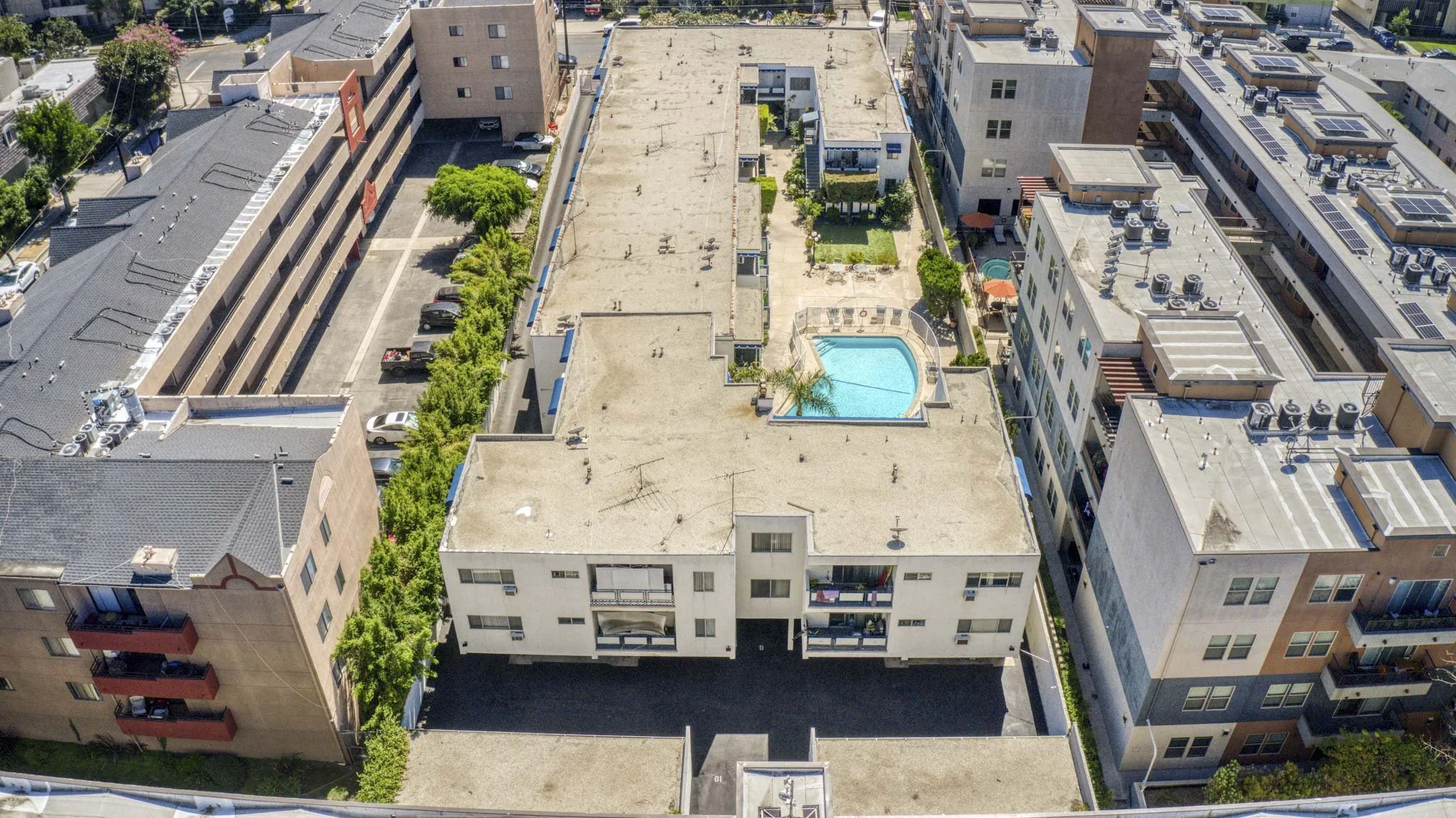 12015 Kling St, Valley Village  -  HsHProd-10.JPG