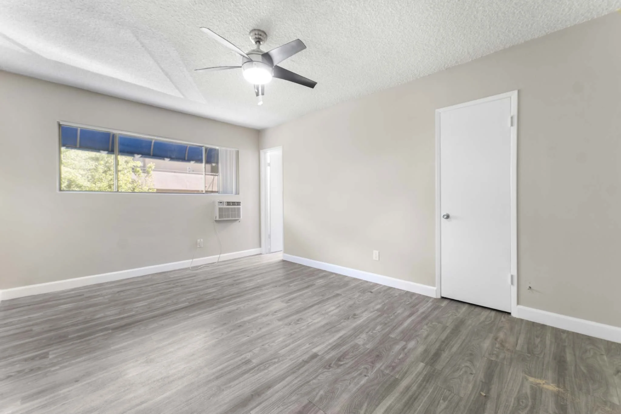 12015 Kling St, Valley Village  -  HsHProd-56.JPG