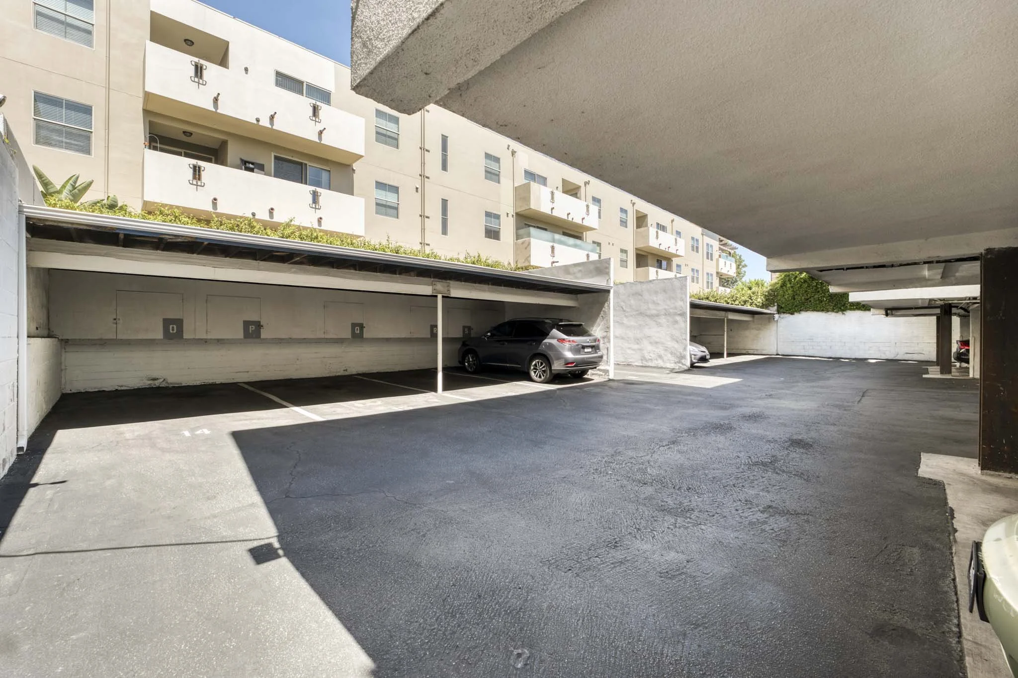 12015 Kling St, Valley Village  -  HsHProd-31.JPG