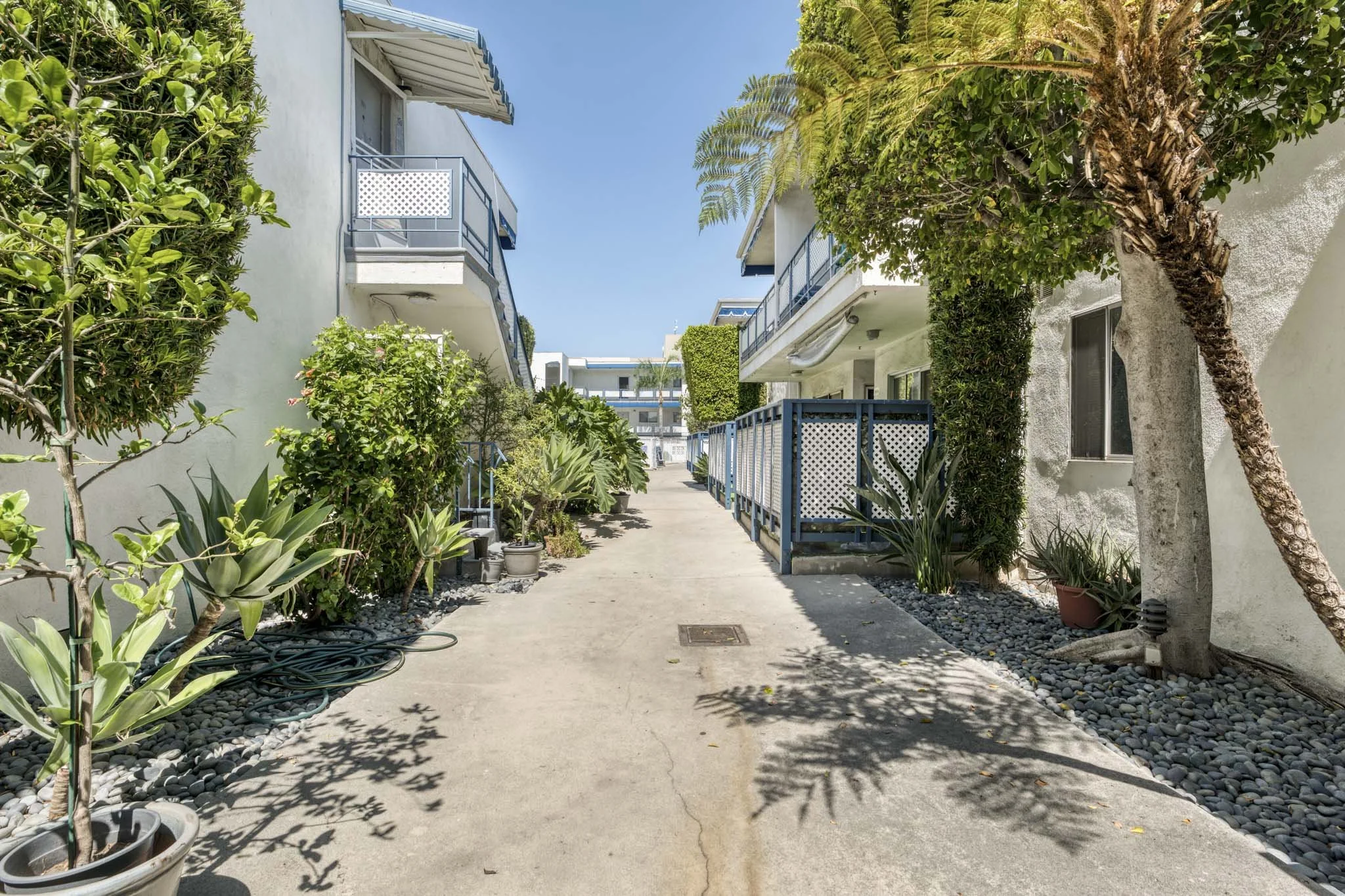 12015 Kling St, Valley Village  -  HsHProd-18.JPG