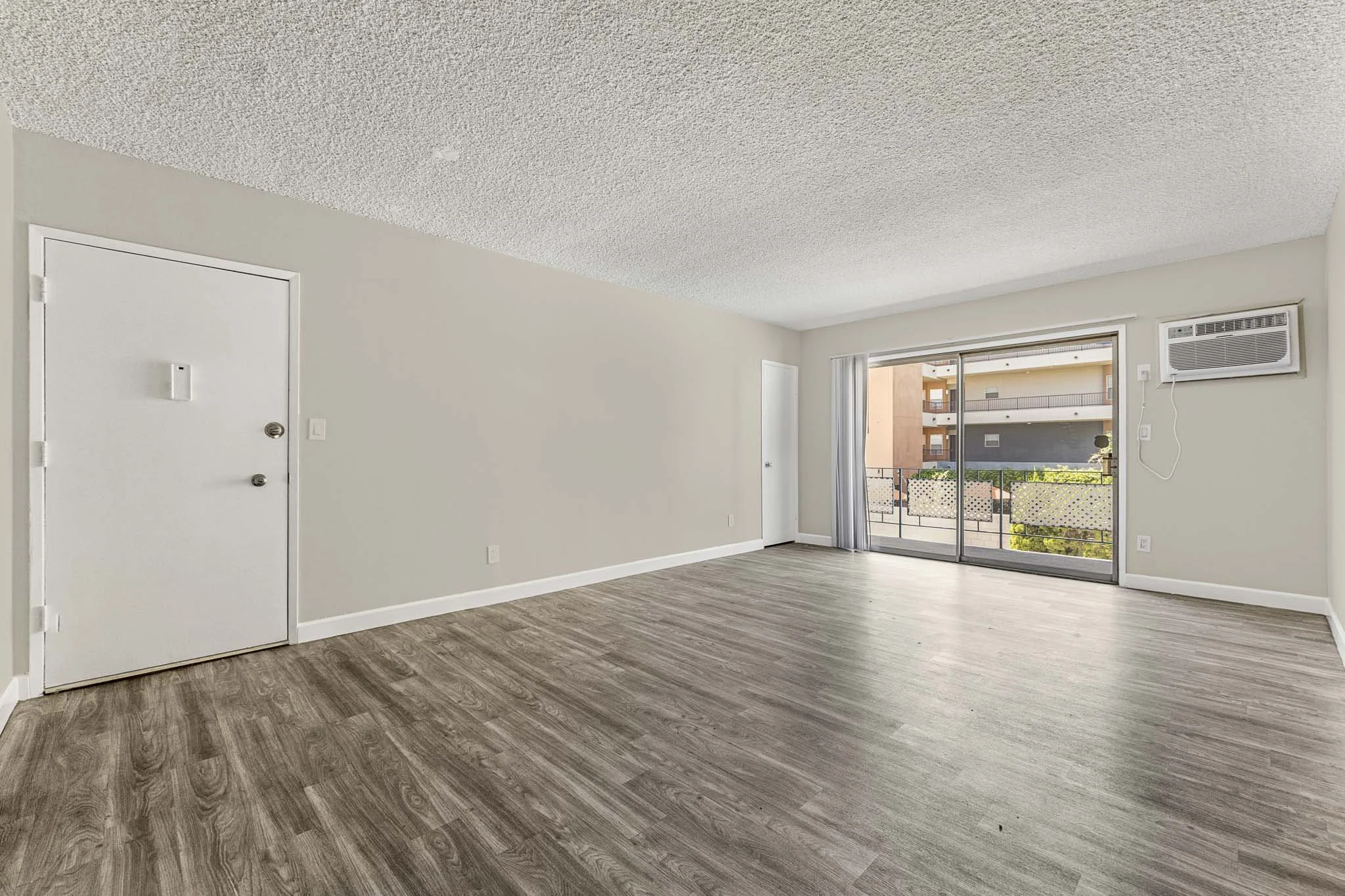 12015 Kling St, Valley Village  -  HsHProd-66.JPG