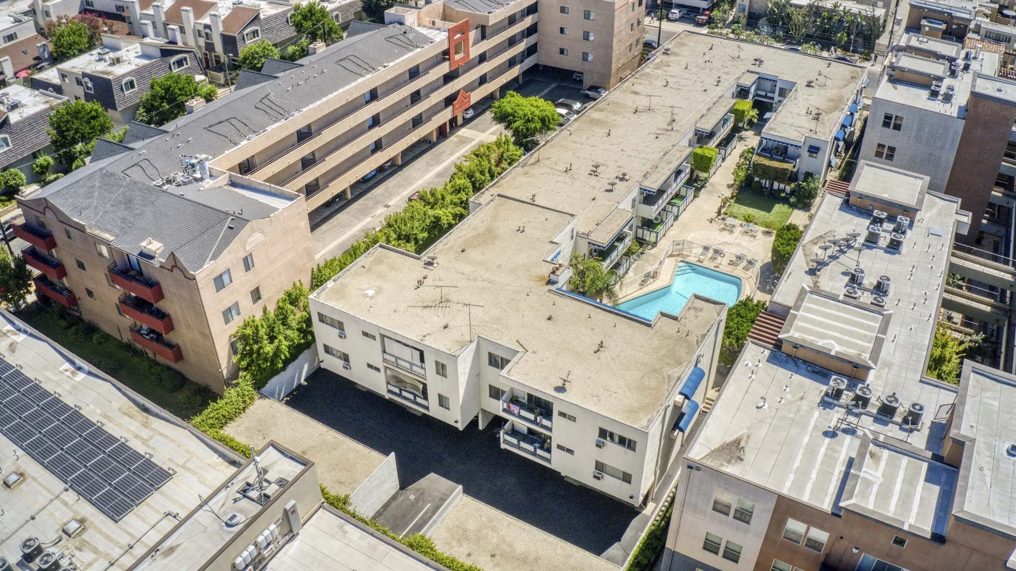 12015 Kling St, Valley Village  -  HsHProd-9.JPG