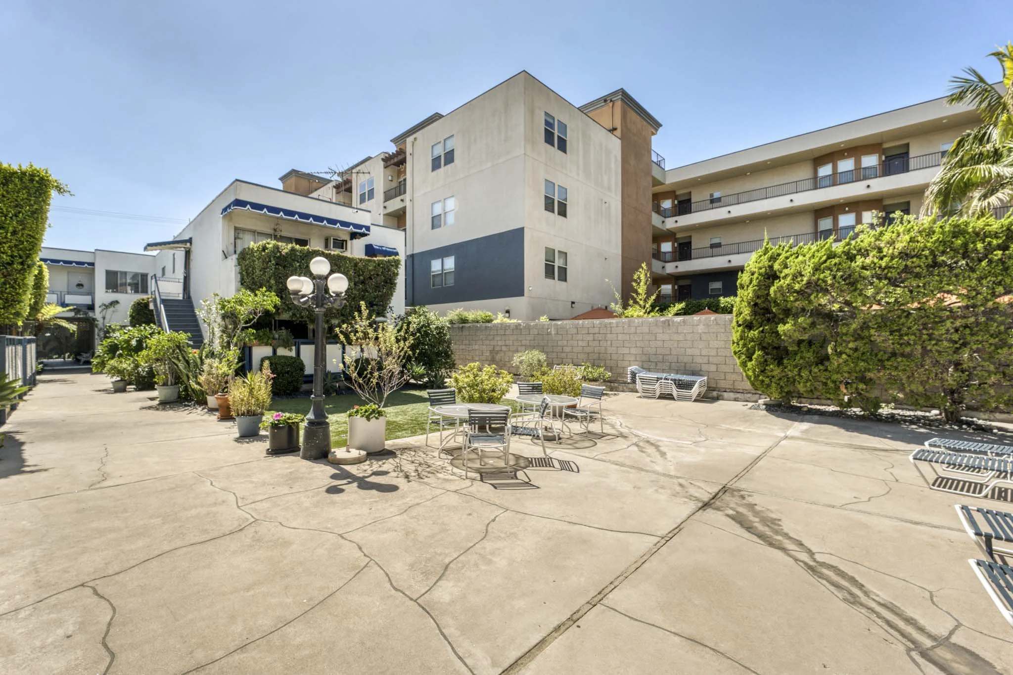 12015 Kling St, Valley Village  -  HsHProd-23.JPG