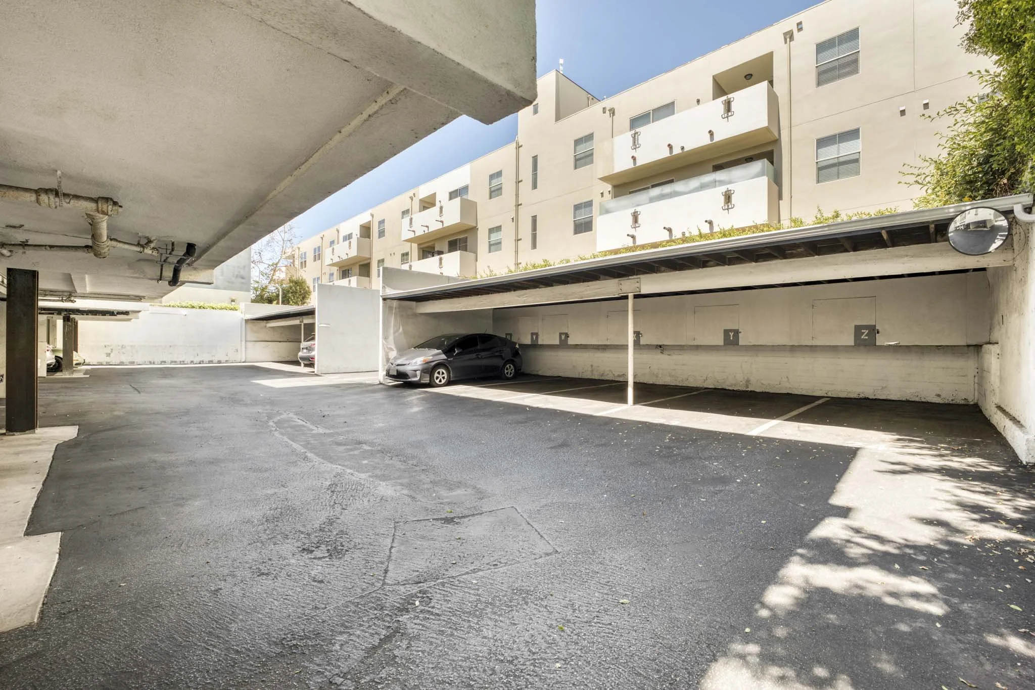 12015 Kling St, Valley Village  -  HsHProd-33.JPG