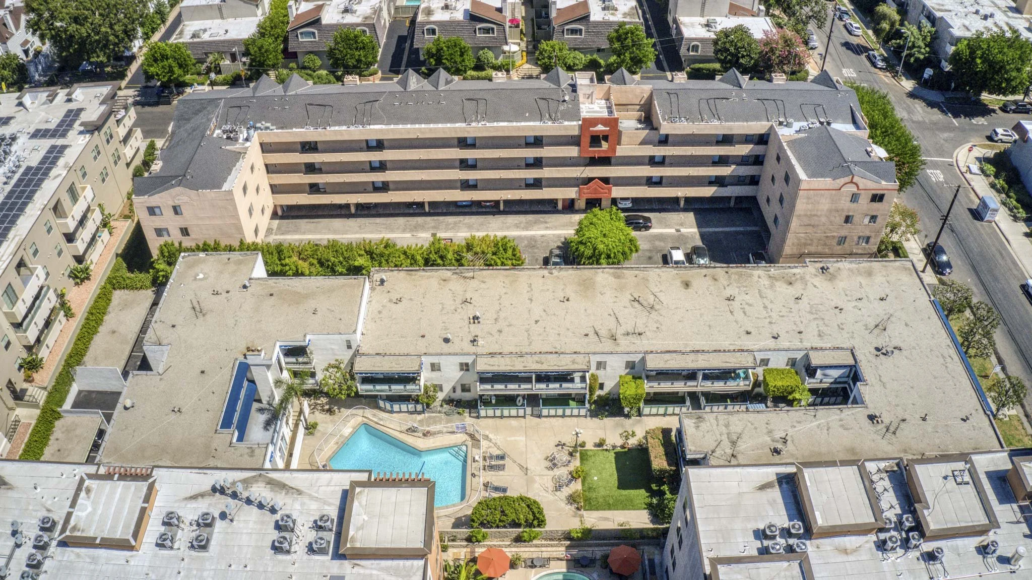 12015 Kling St, Valley Village  -  HsHProd-7.JPG