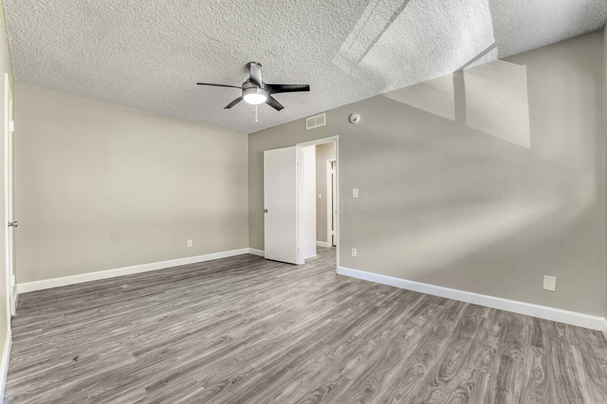 12015 Kling St, Valley Village  -  HsHProd-57.JPG