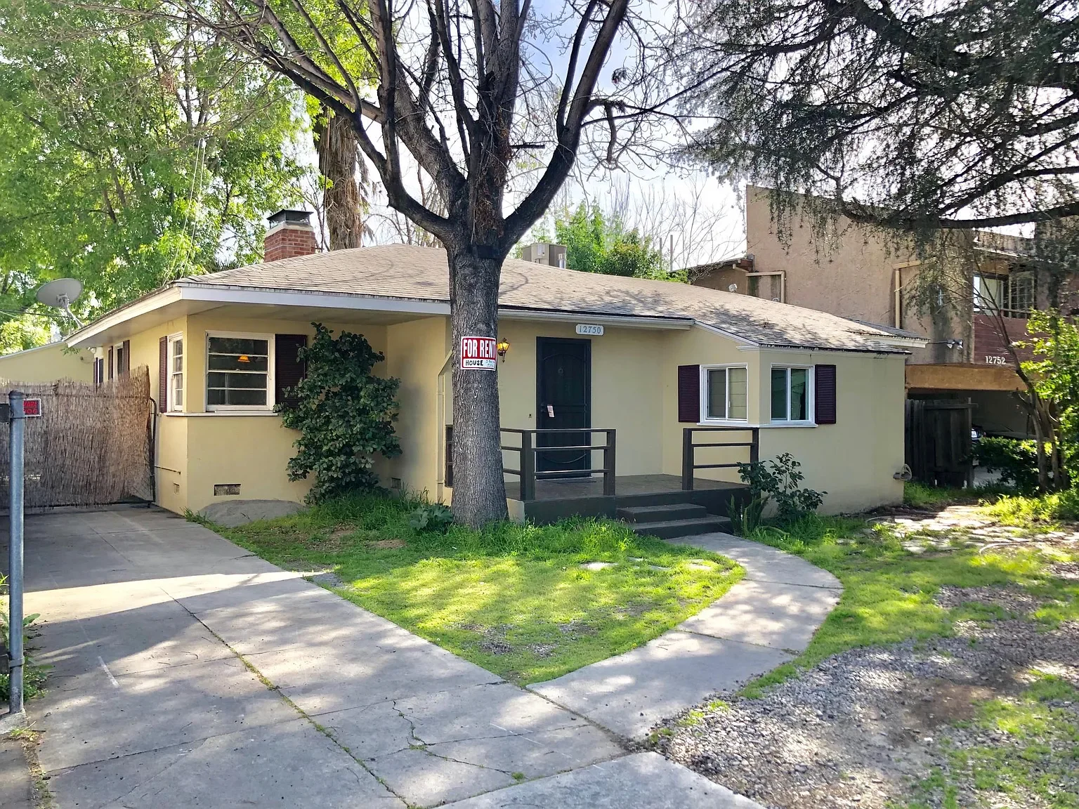 12750 Moorpark St Los Angeles, CA 91604