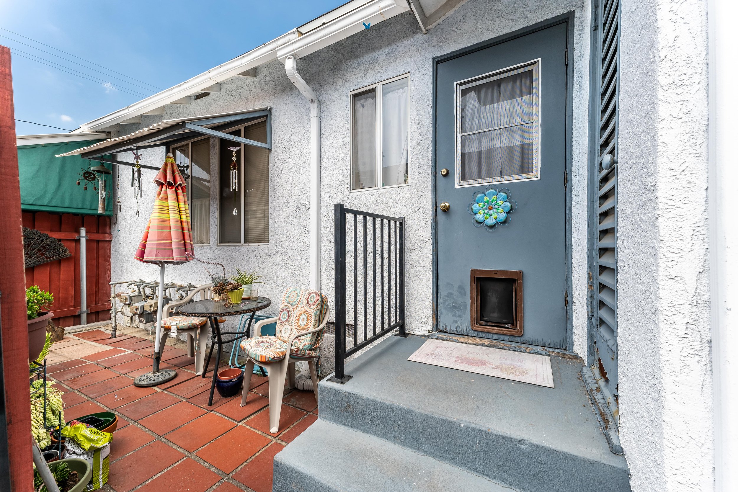 1225 N Hollywood Way  -  HsHProd-21-min.jpg