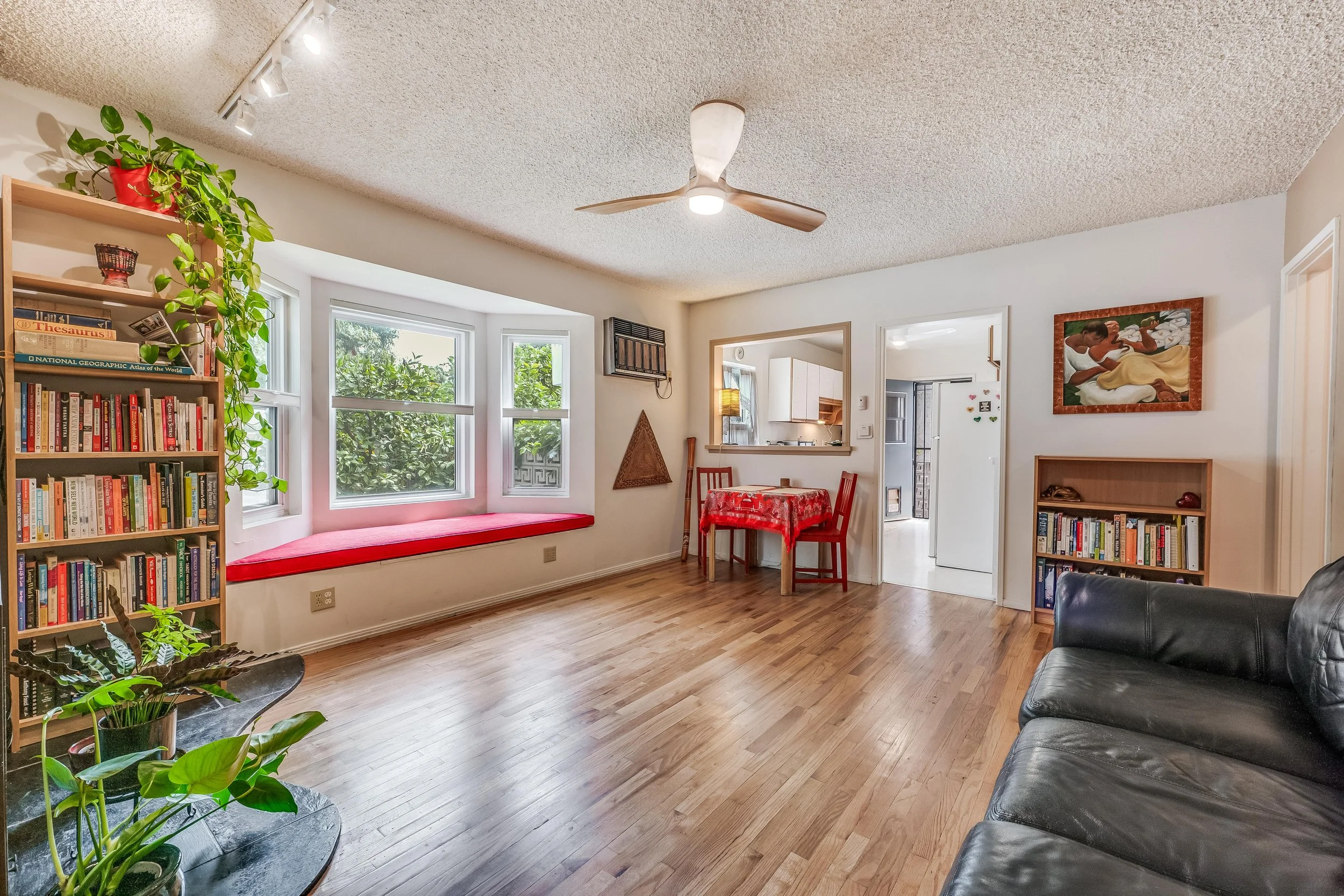 1225 N Hollywood Way  -  HsHProd-32-min.jpg