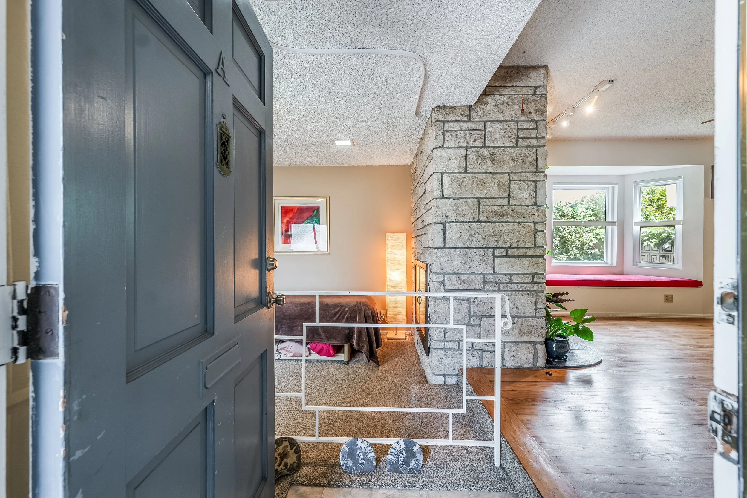 1225 N Hollywood Way  -  HsHProd-28-min.jpg