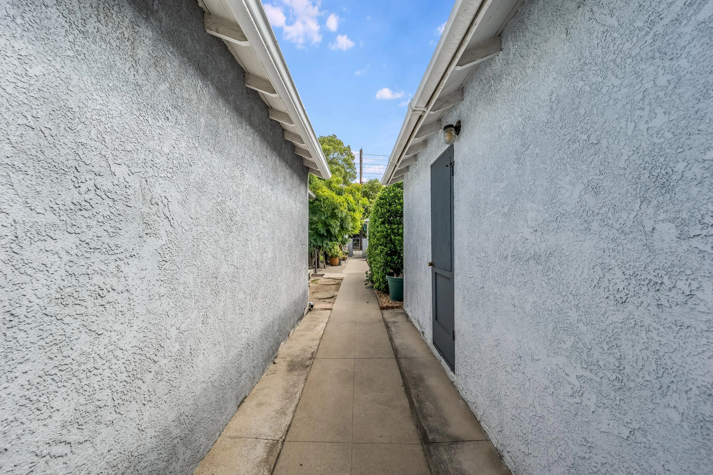 1225 N Hollywood Way  -  HsHProd-10-min.jpg