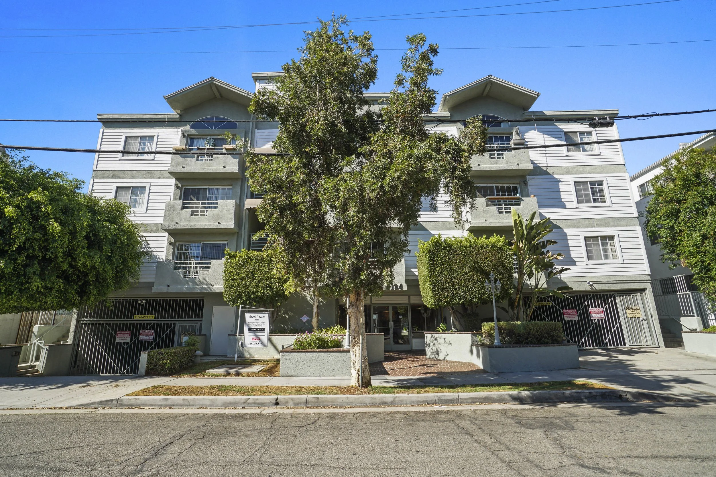 4180 Arch Dr, Studio City: 36-unit apartment building