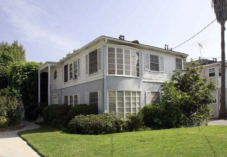11143-11153 Acama St, Studio City: 18-unit apartment building