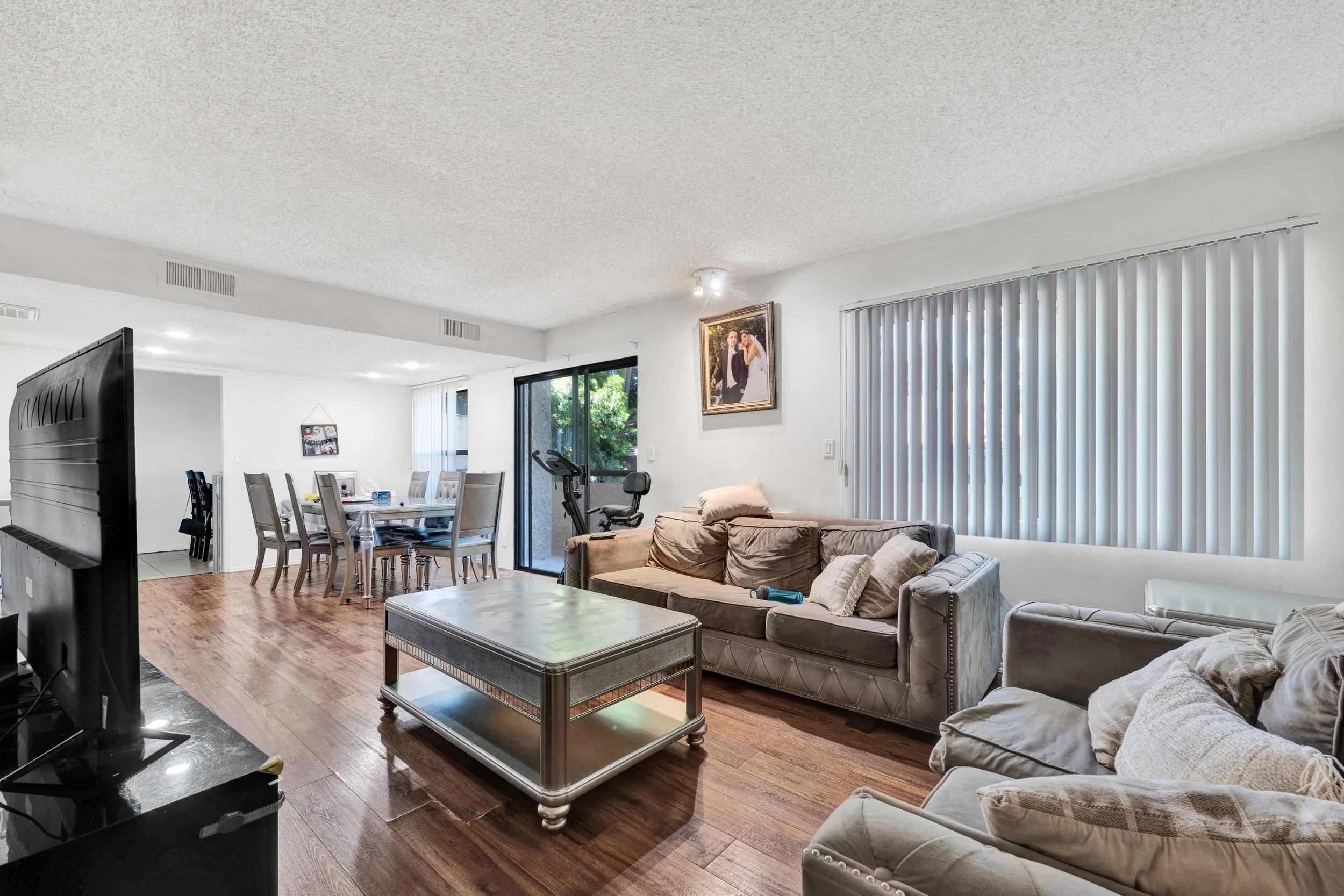 4727 Kester Ave, Sherman Oaks - HsHProd - 25.jpg