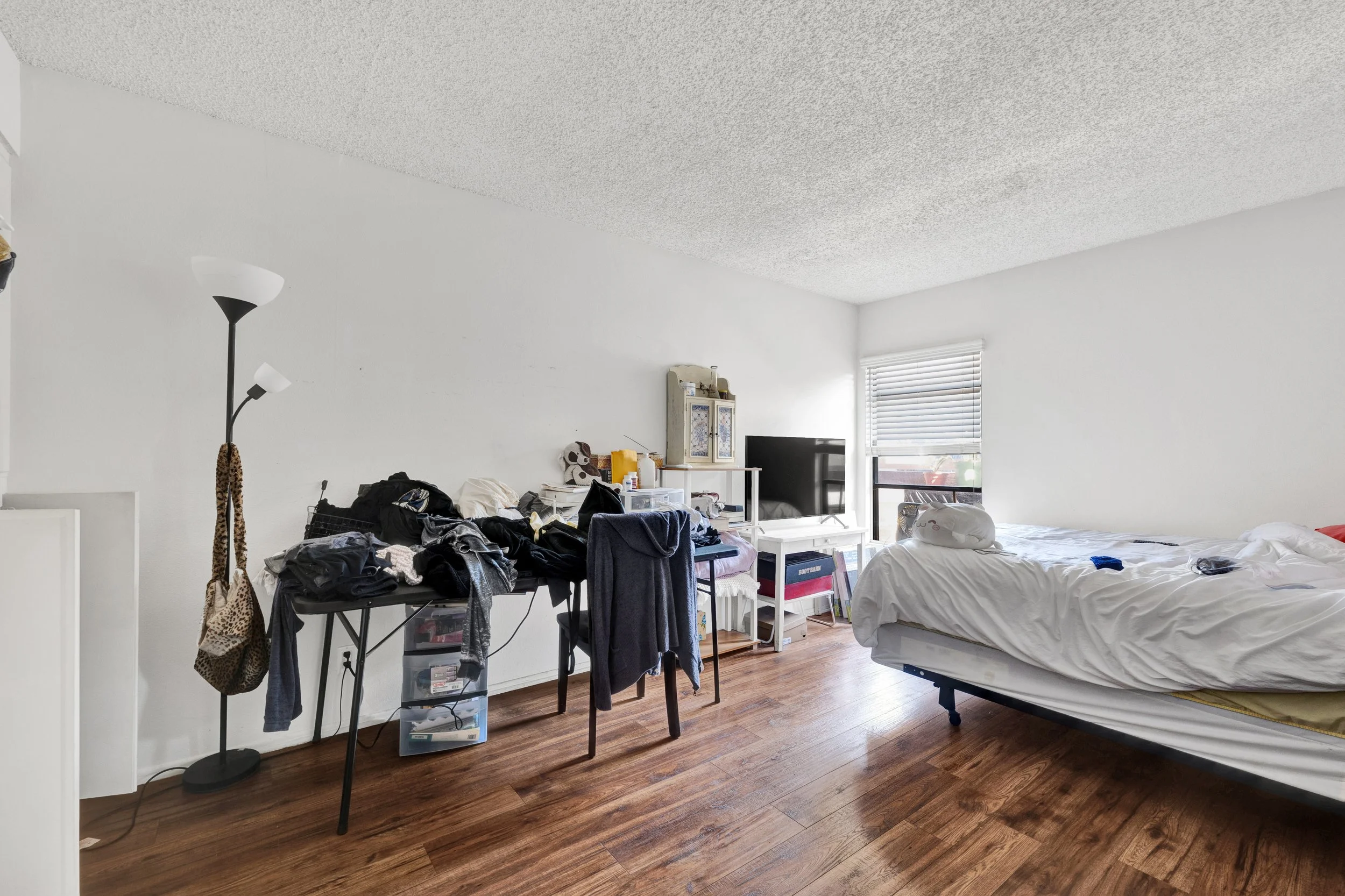 4727 Kester Ave, Sherman Oaks - HsHProd - 13.jpg