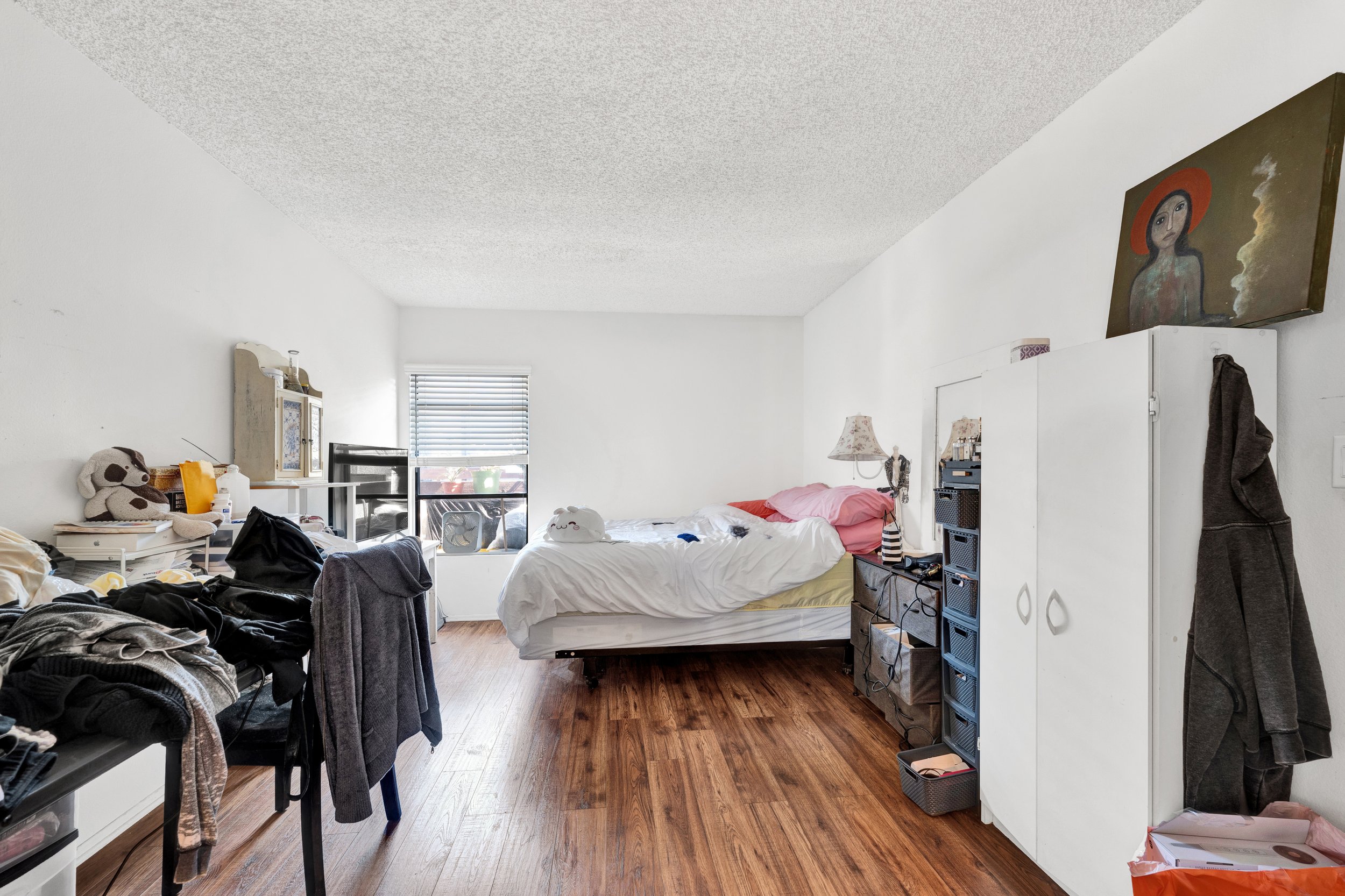 4727 Kester Ave, Sherman Oaks - HsHProd - 12.jpg