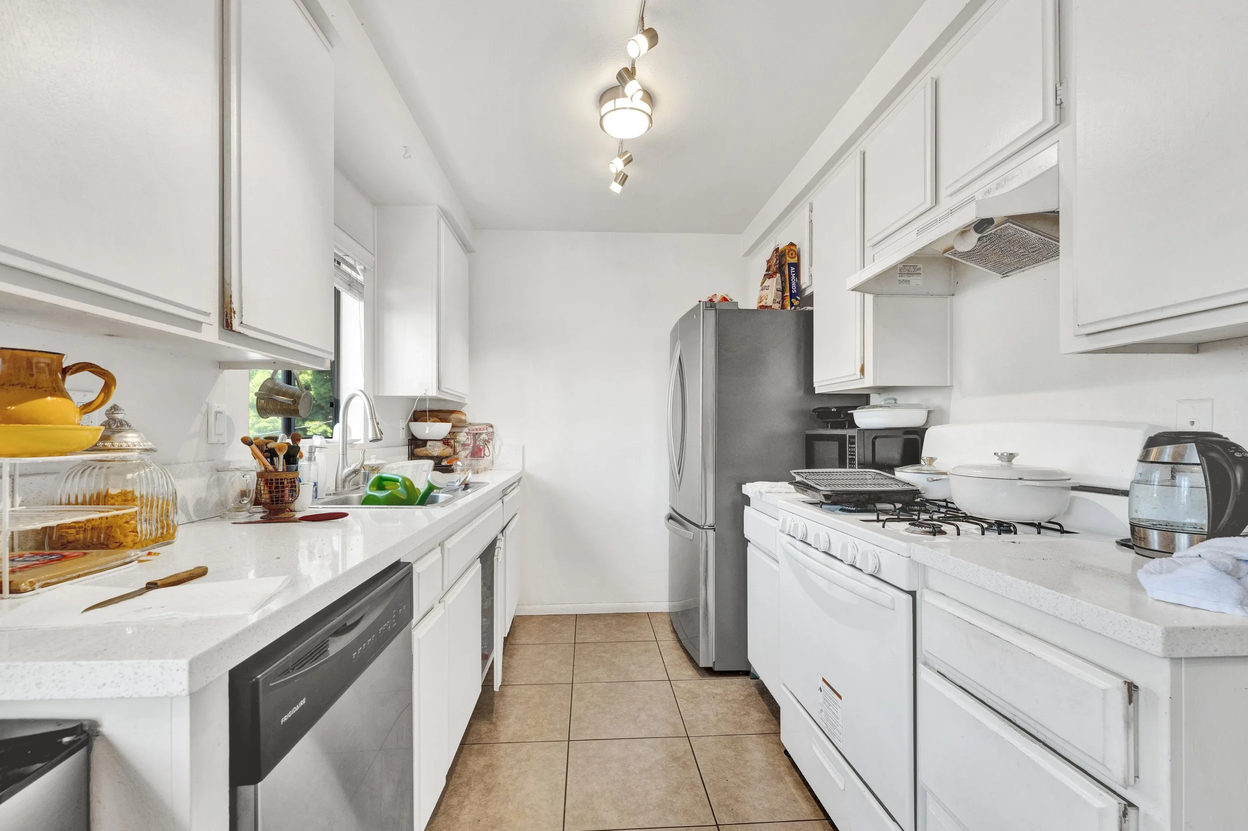 4727 Kester Ave, Sherman Oaks - HsHProd - 10.jpg