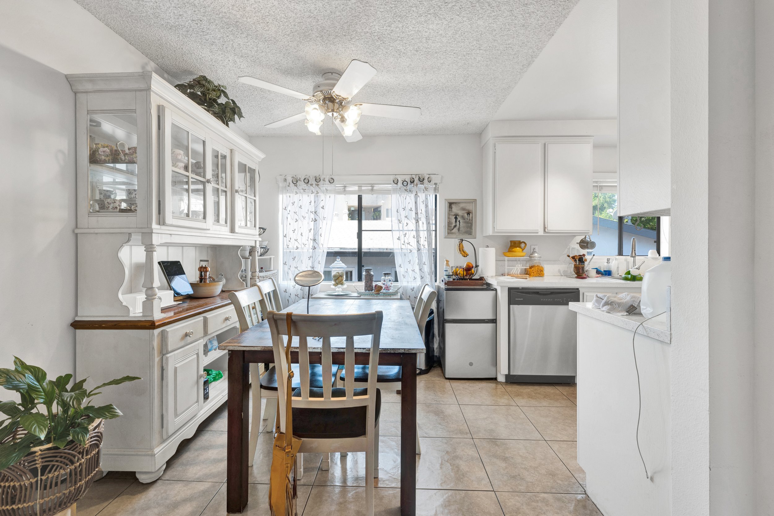 4727 Kester Ave, Sherman Oaks - HsHProd - 9.jpg