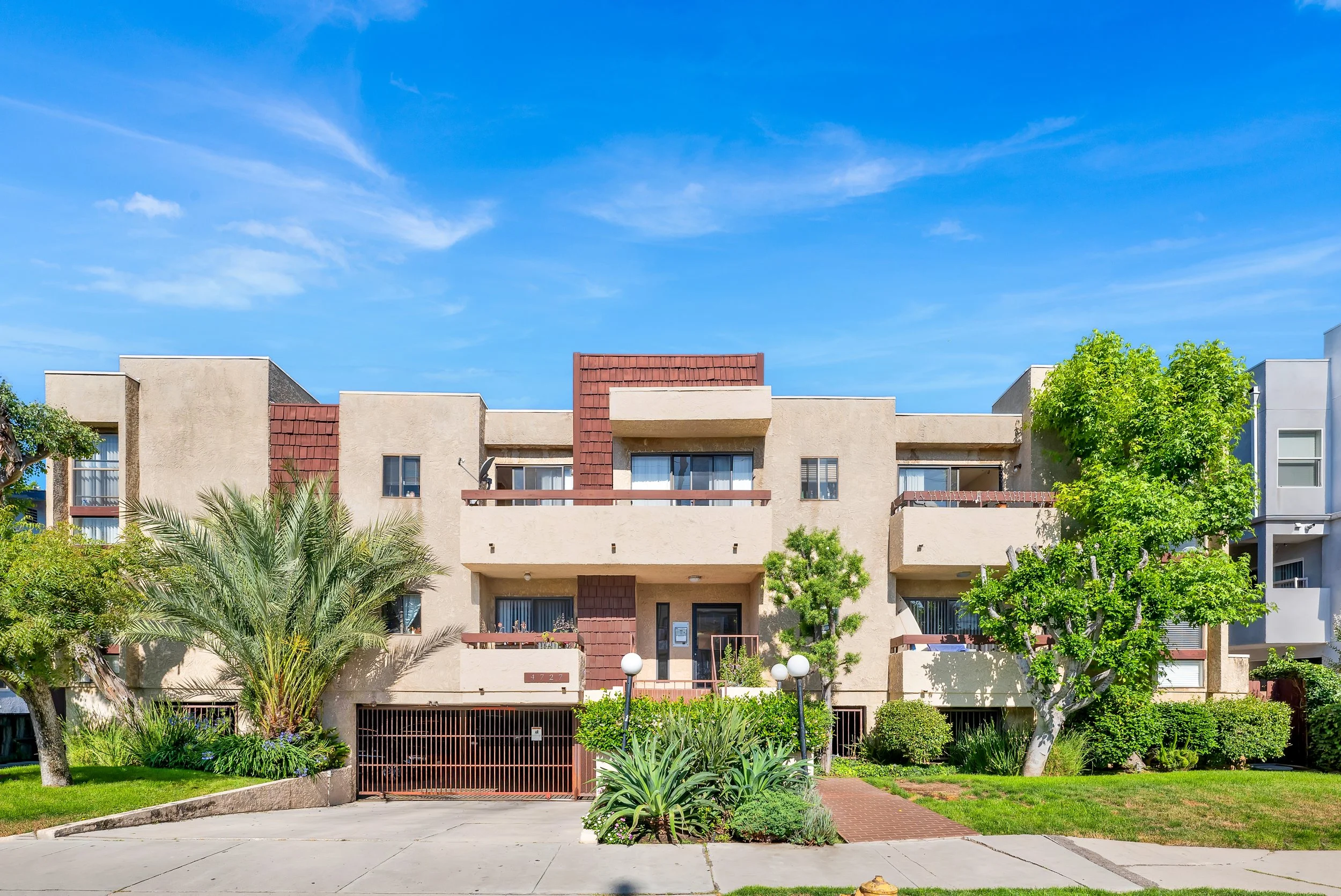 4727 Kester Ave, Sherman Oaks - HsHProd - 1.jpg