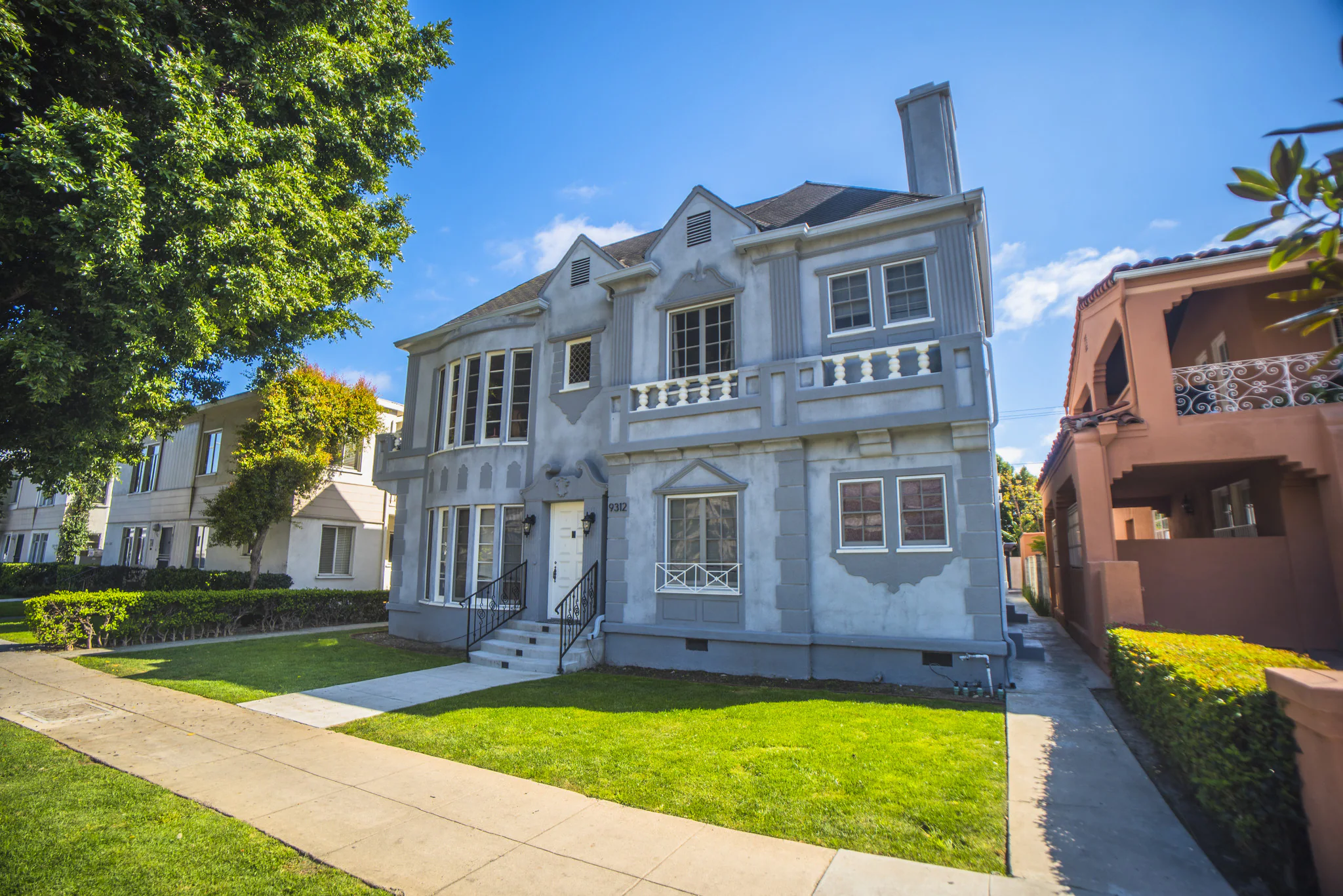 9312 W Olympic Blvd, Beverly Hills: 6-unit apartment building