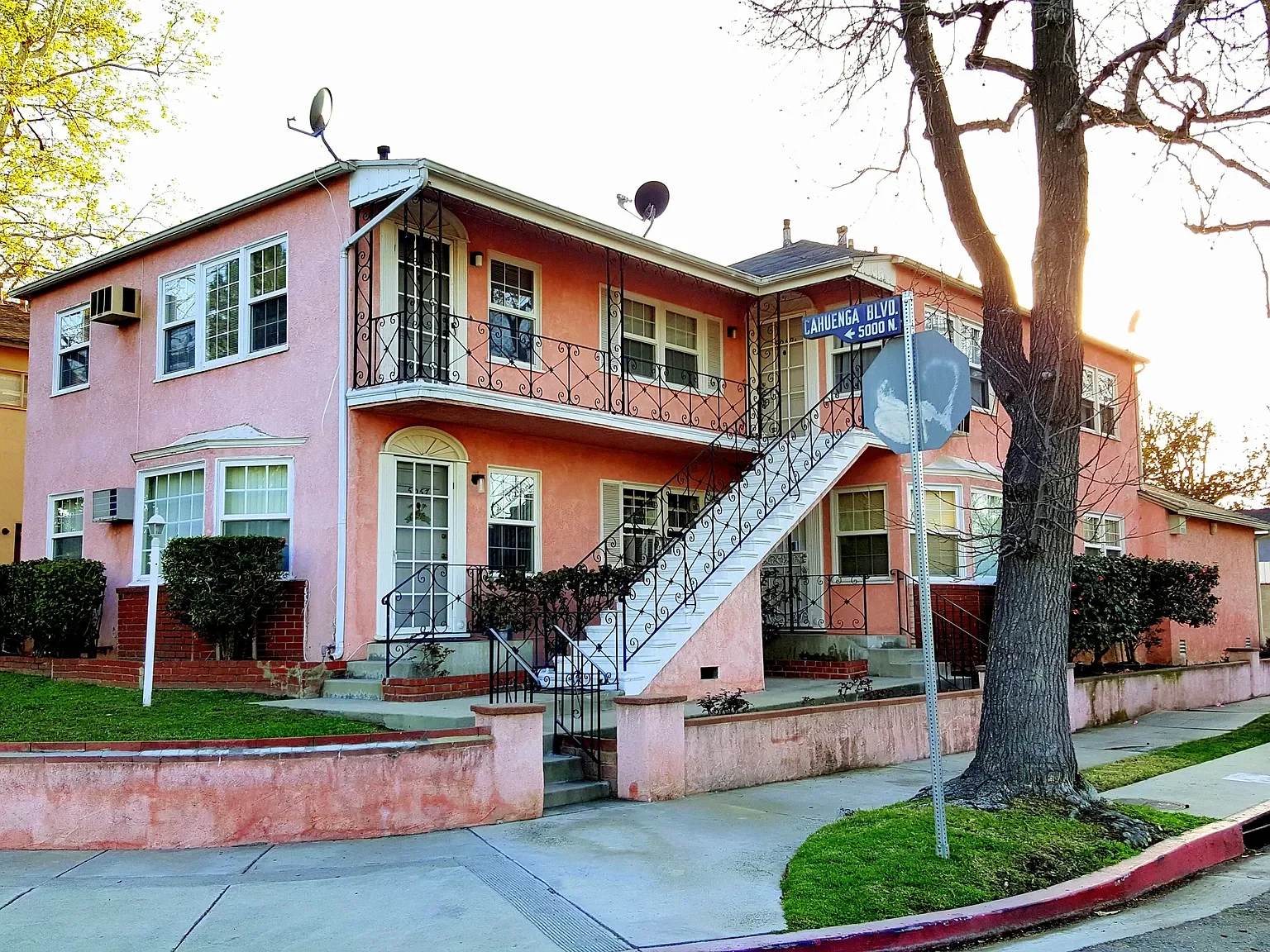 5057 Cahuenga North Hollywood, CA 91601