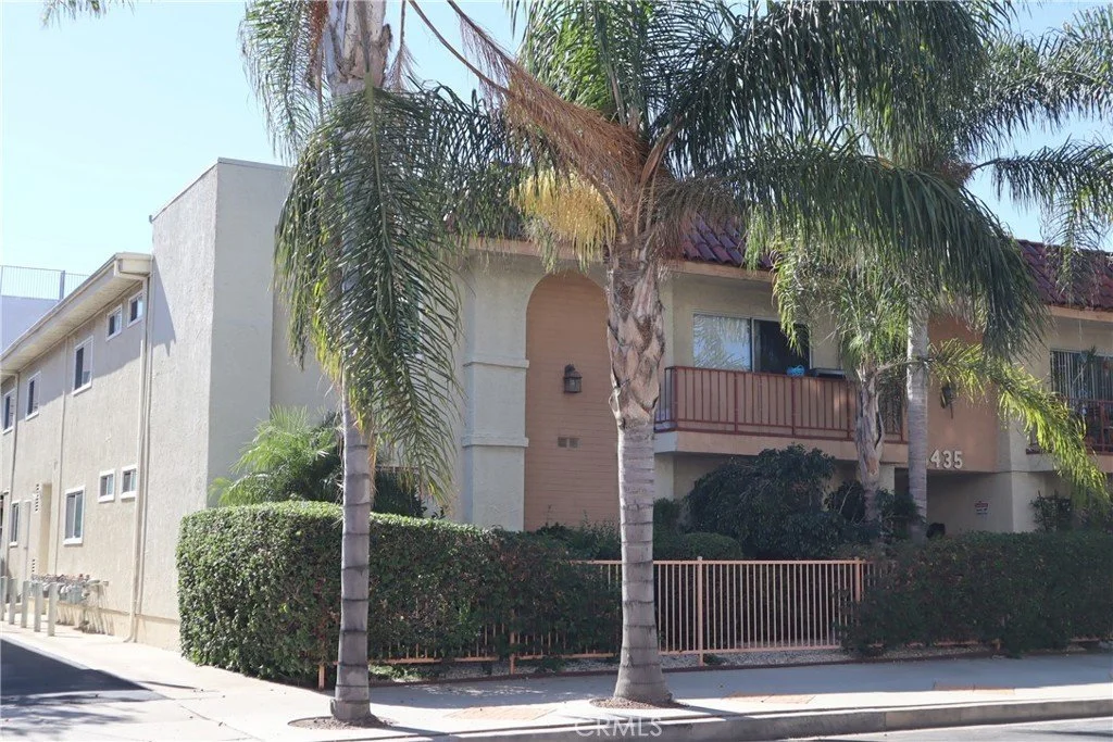 5435 Bellingham Ave, Valley Village: 11-unit apartment building