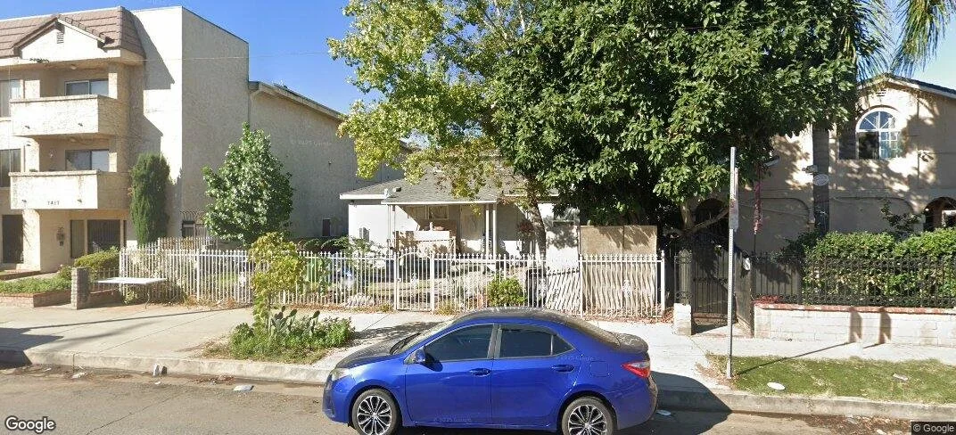 7423 Haskell Ave, Van Nuys: 3-unit apartment building (triplex)