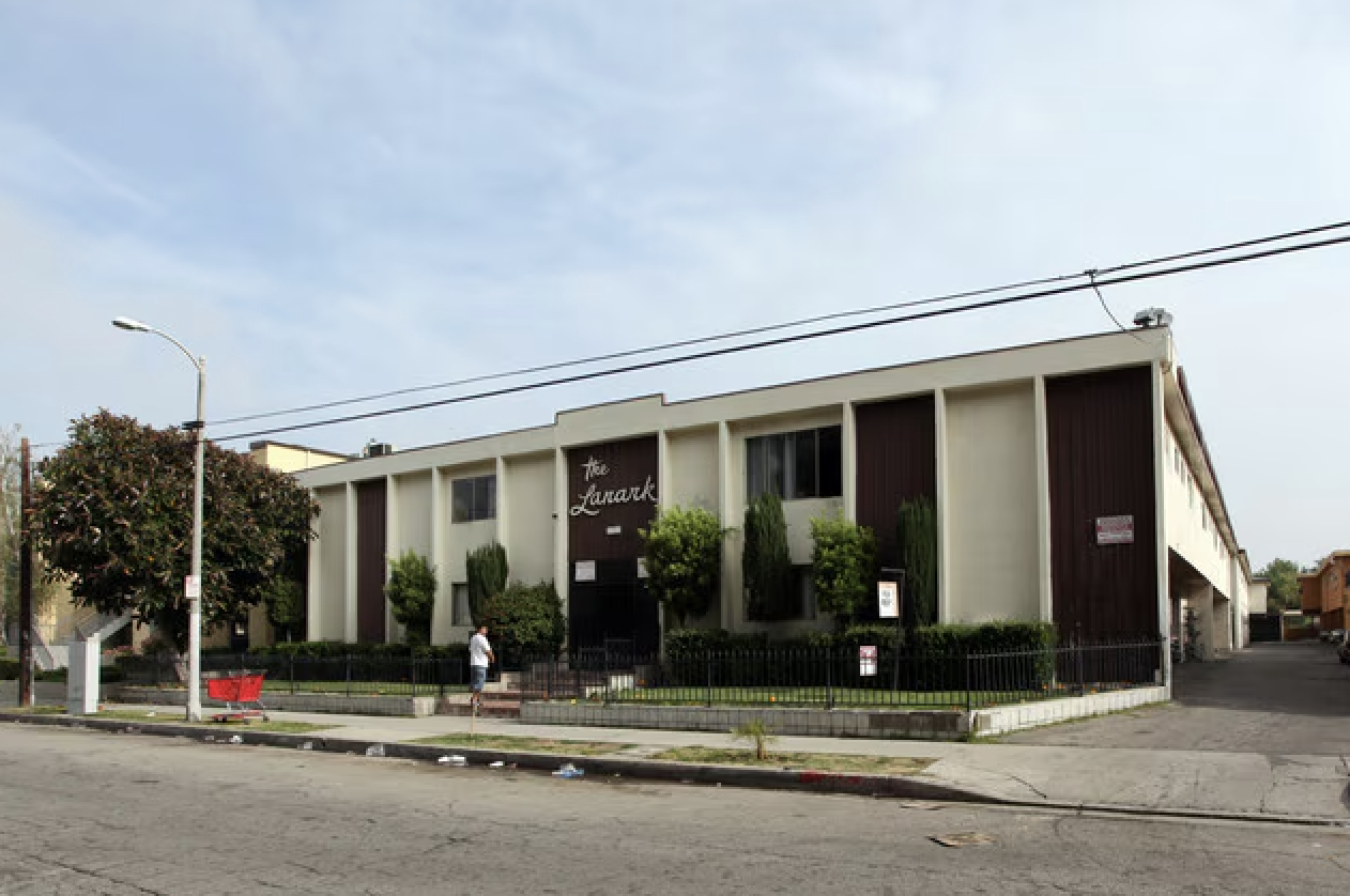21921 Lanark St, Canoga Park: apartment building