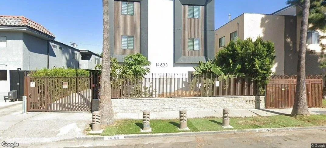 14833 Erwin St, Van Nuys: apartment building