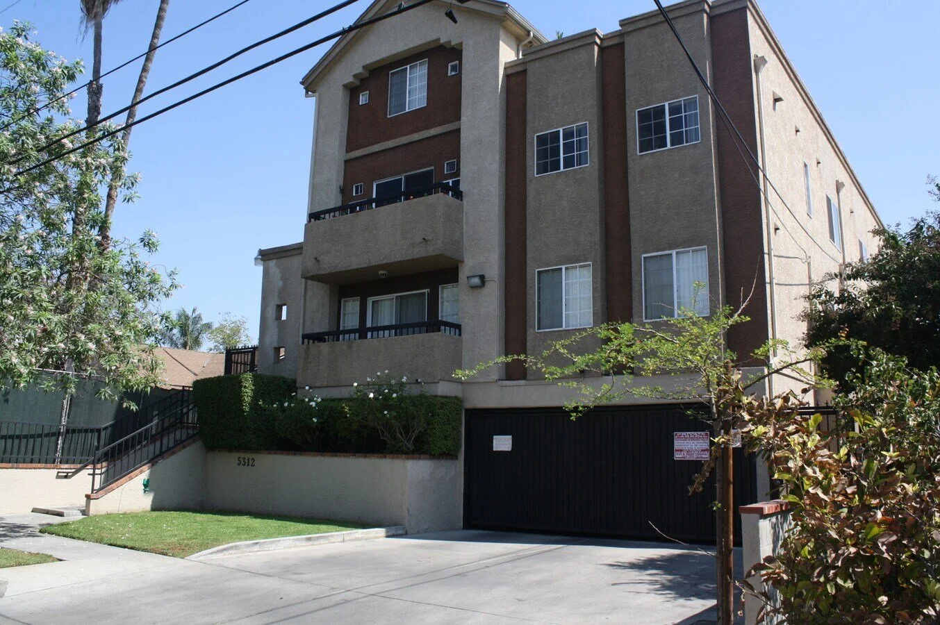 5312 Cartwright Ave, North Hollywood: 8-unit apartment building