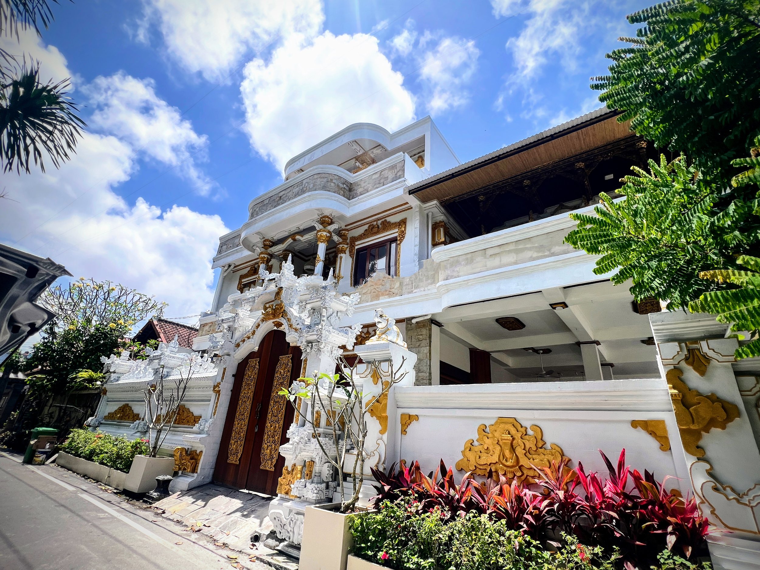 Swarna Mandapa - Front of the house during the day.JPG