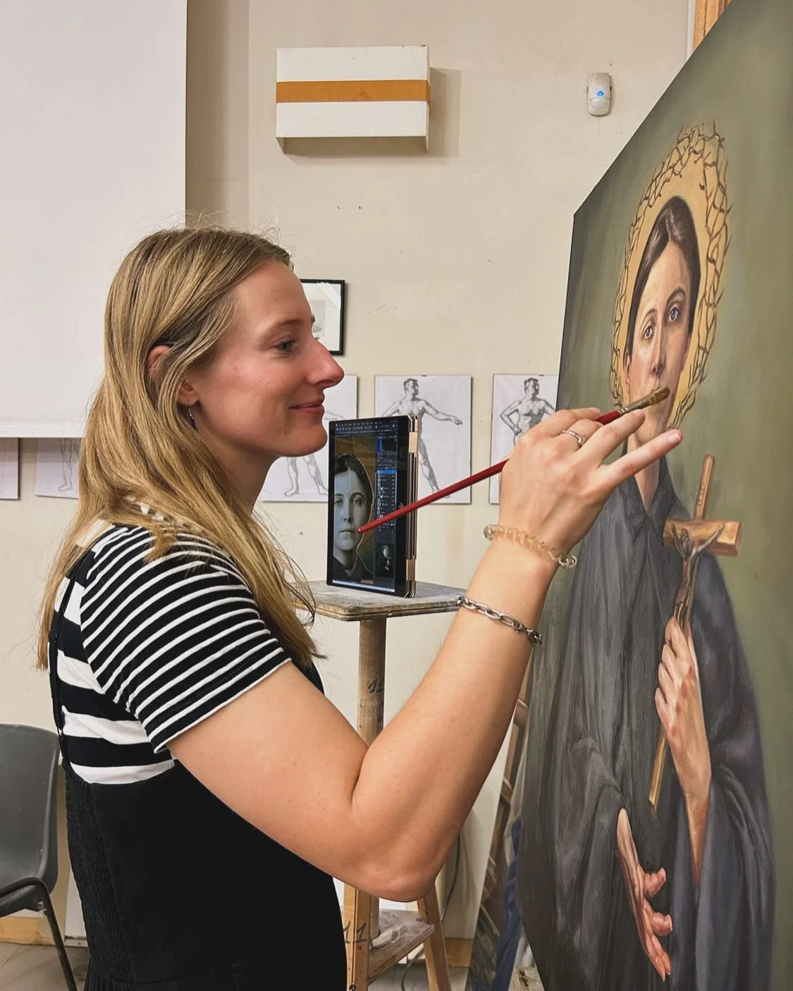 HELLO &amp; WELCOME
I am so glad that you are here. My name is Mary Kain and I&rsquo;m an artist. An artist who desires deeply to journey towards the Divine and to bring others along with me. I pray and hope that my work may be little  vessels bringi