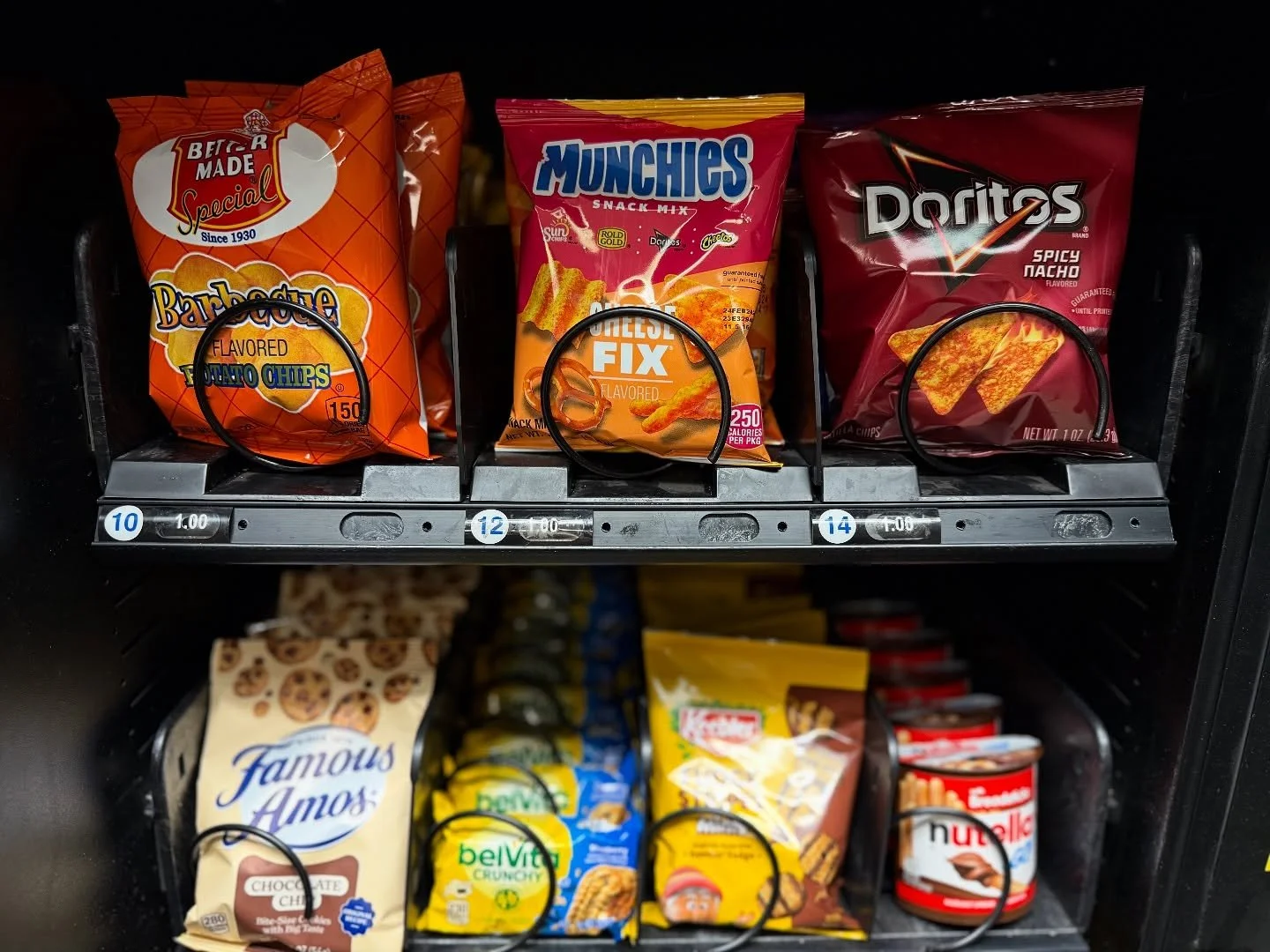 What would you pick? 🤔

#vending #graysvending #vendingmachines #vendingbusiness #graysvending #smartcooler #micromarket #vendingmachinebusiness