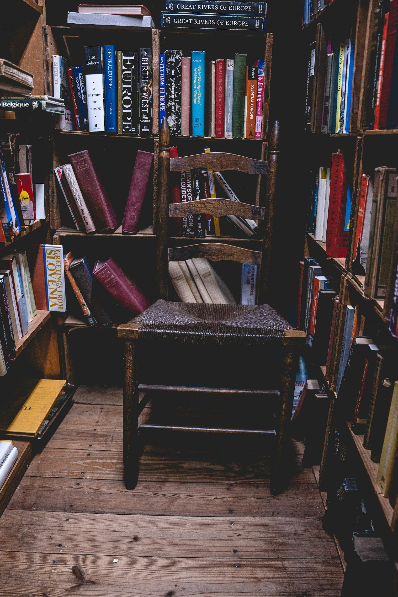 Episode 06: Lighting, Layout, and Story: The Hidden Lessons of Book Nooks