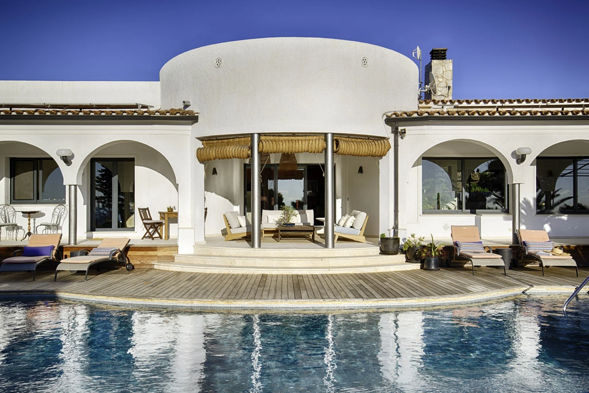 Experience bohemian luxury at Casa de l'Alabada, Roses. 