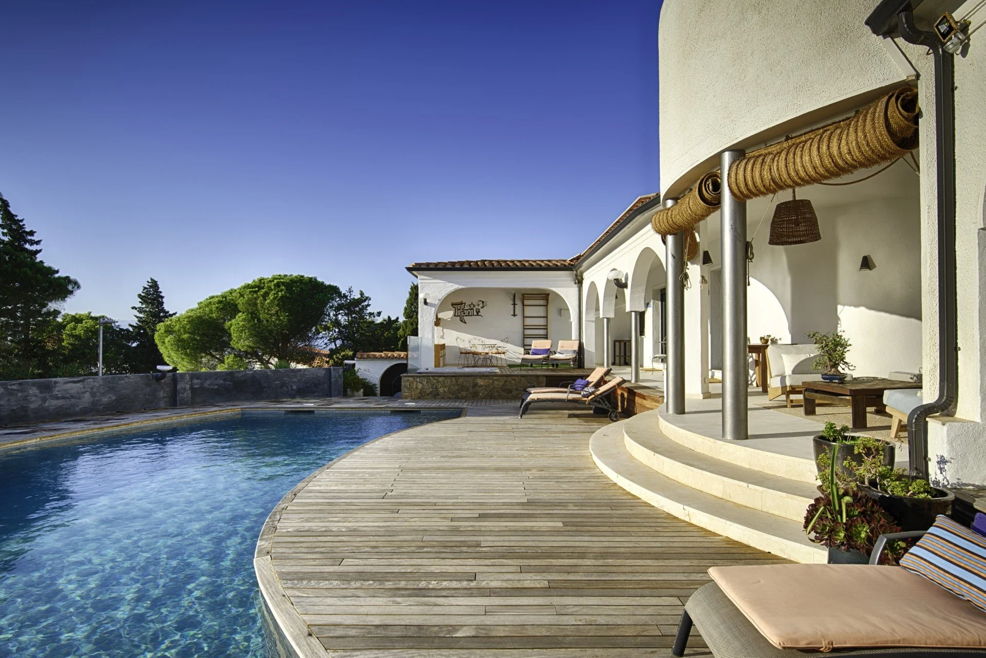 Experience poolside luxury at Casa de l'Alabada, Roses. 