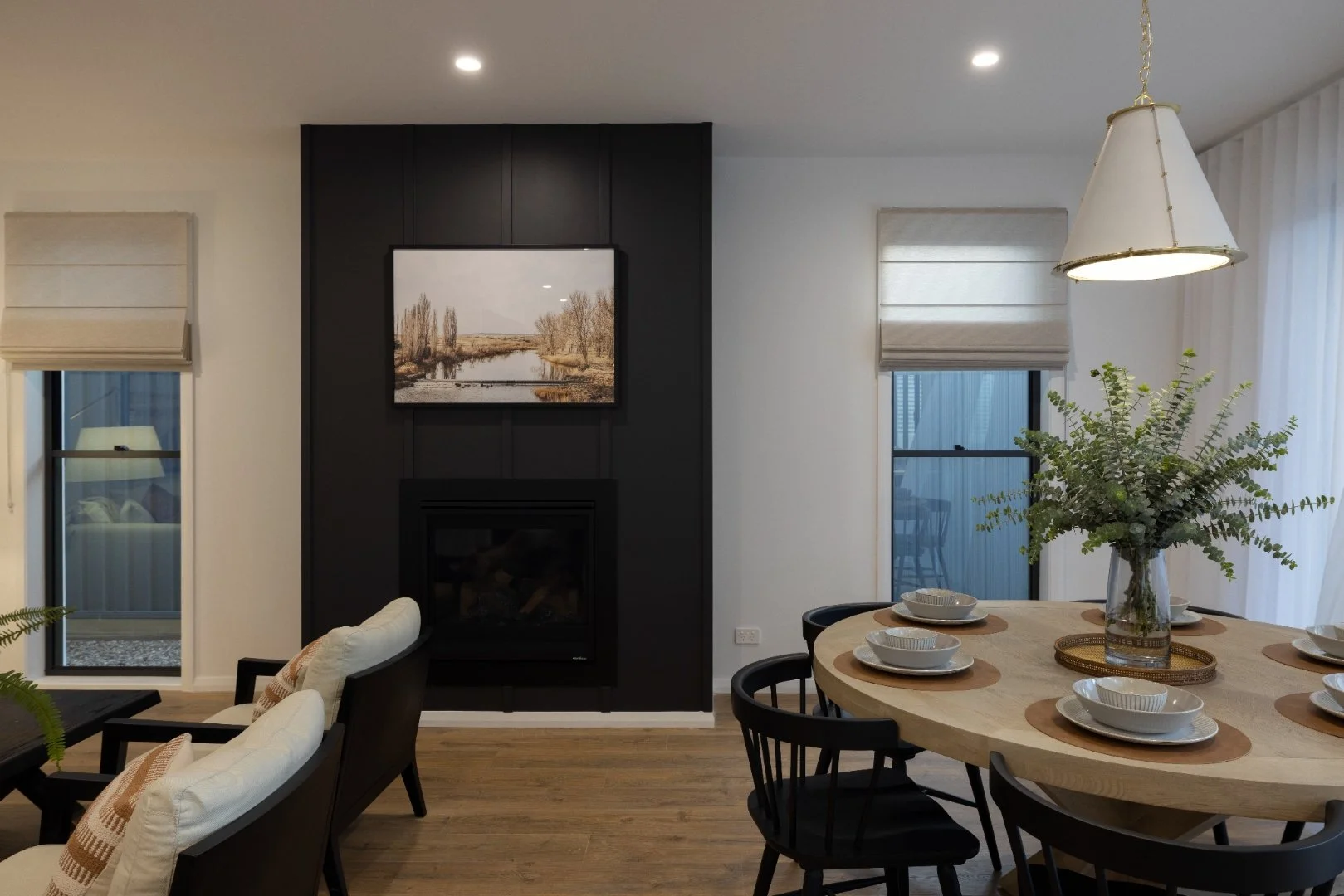 SOLARIS Dining and Fireplace